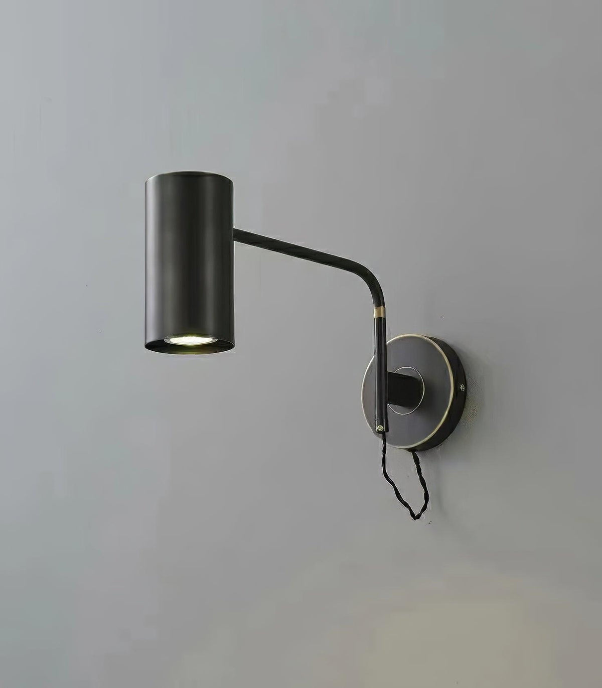 Merton wandlamp van staal in industriële stijl