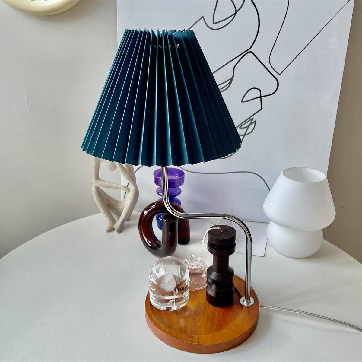 Ornelle tafellamp van hout en stof