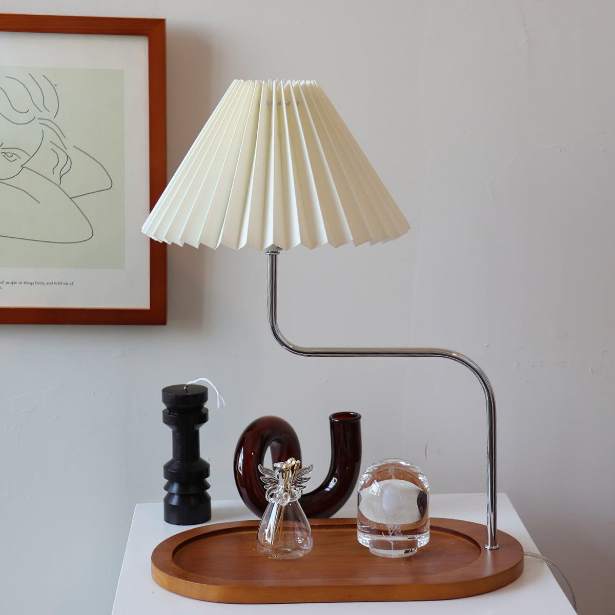 Ornelle tafellamp van hout en stof