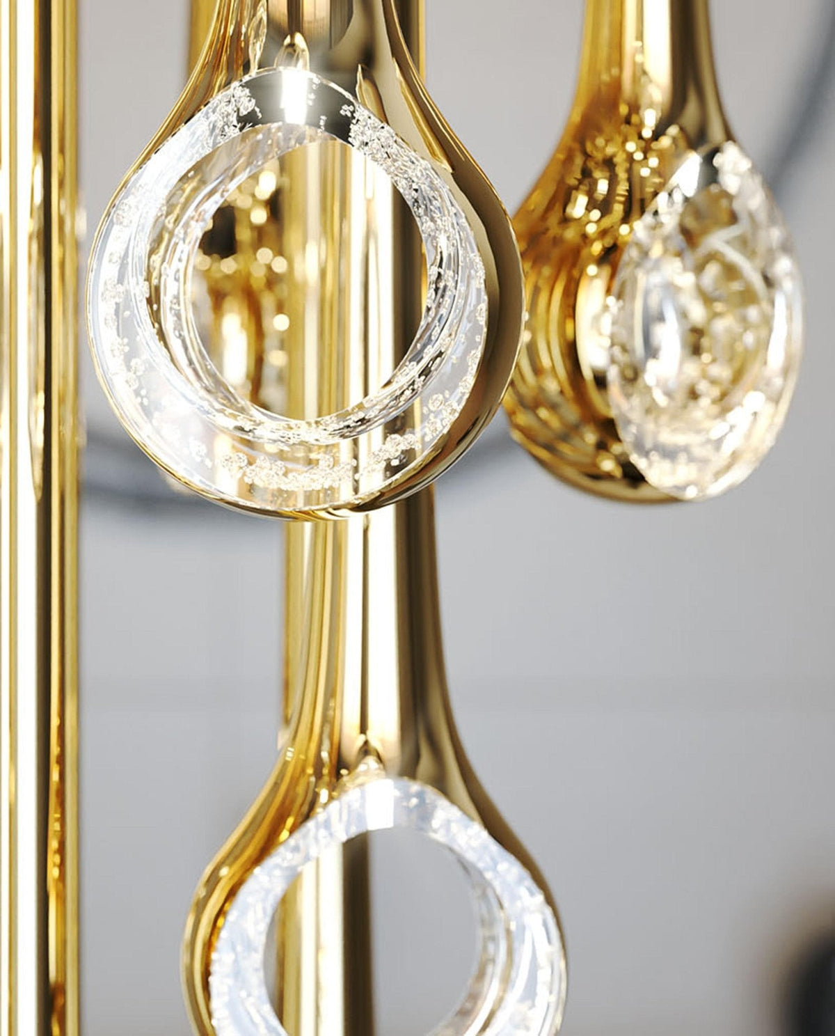 Cicarir kroonluchter met goudkleurige afwerking in glas