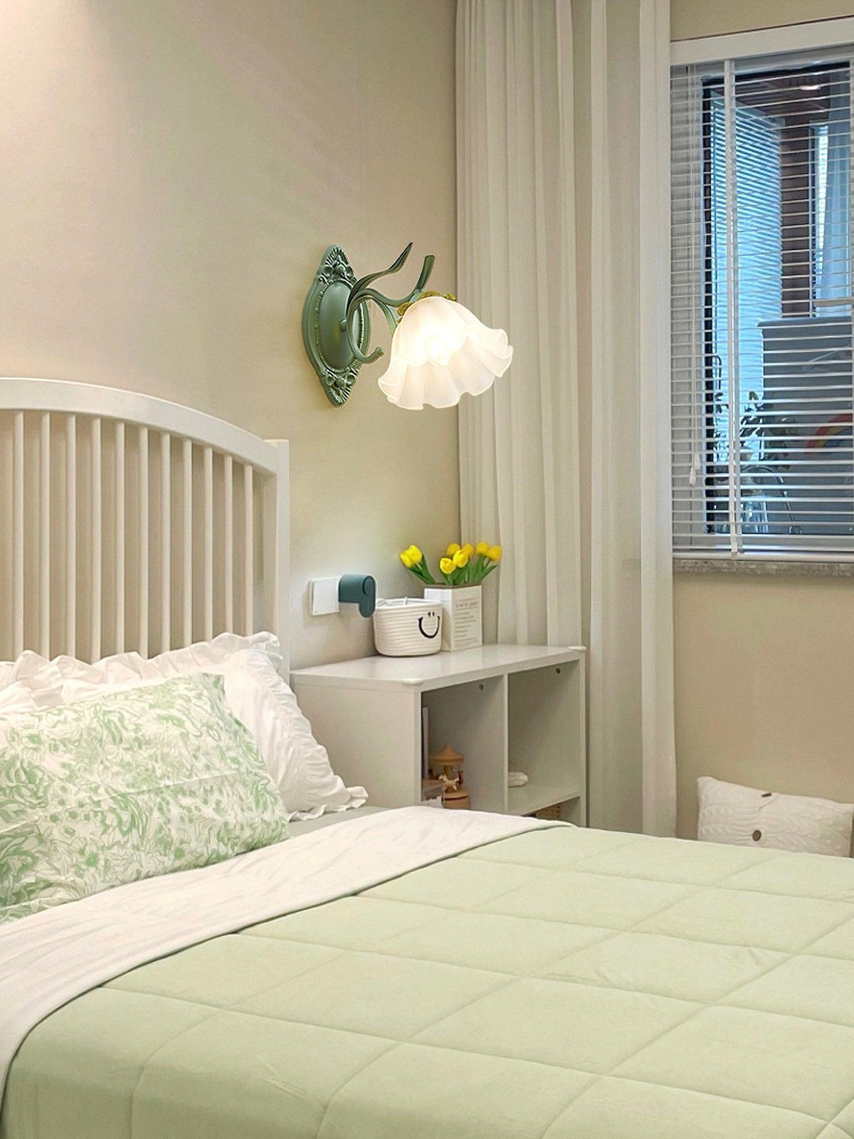 Oly Premium Noordse kunst Flared wandlamp met glazen kap