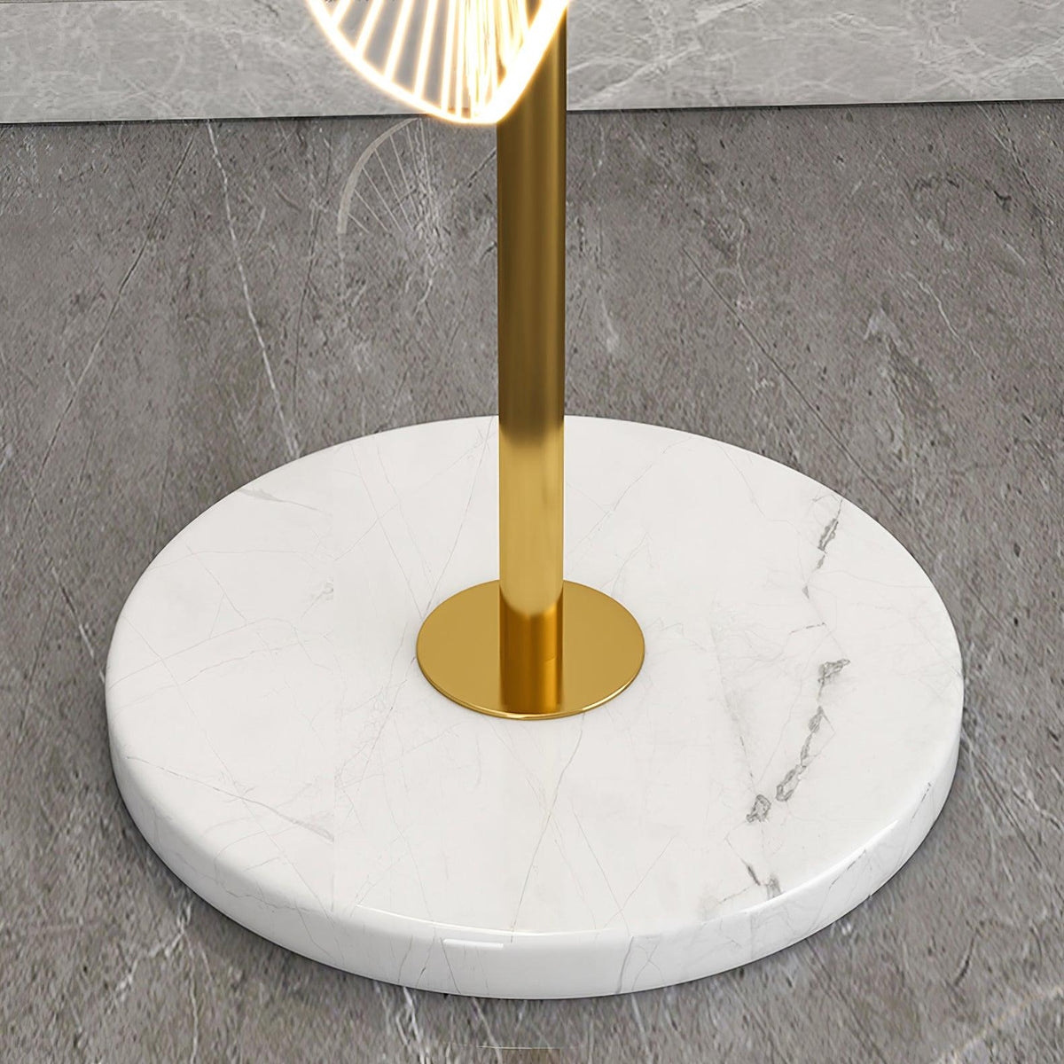 Petaira vloerlamp van marmer in goudkleurige afwerking