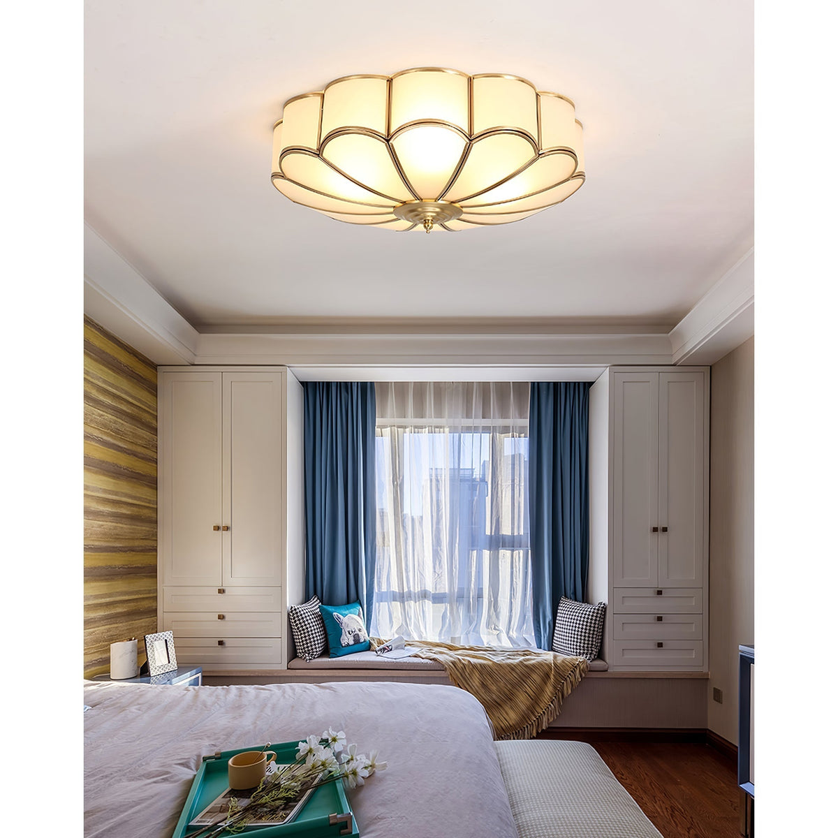 Eiroria Bloemvormige plafondlamp van messing met glas