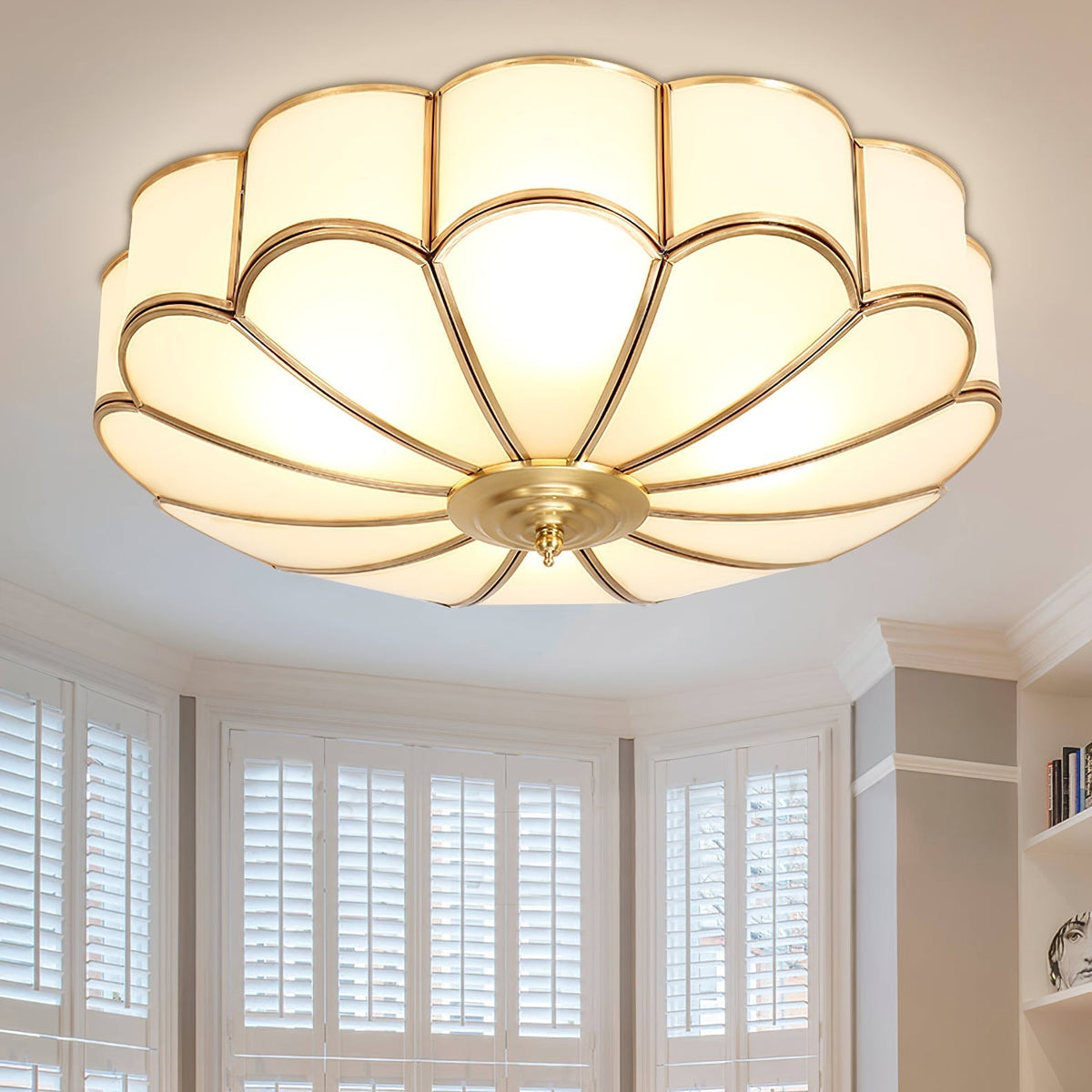 Eiroria Bloemvormige plafondlamp van messing met glas