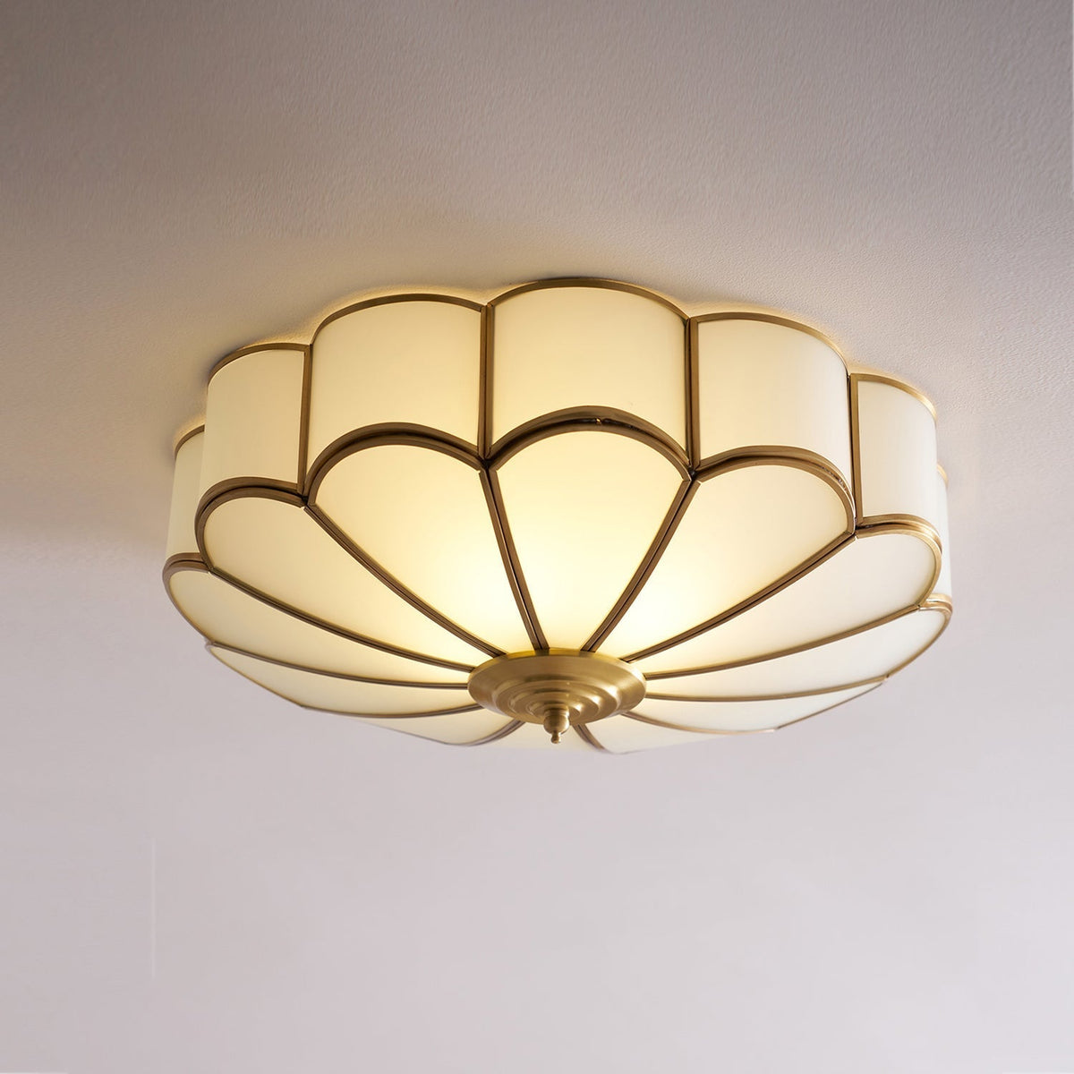Velenena plafondlamp bloemvormig glas messing