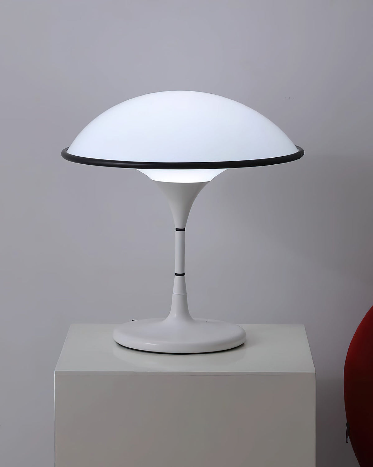 Revenor acryl futuristische tafellamp