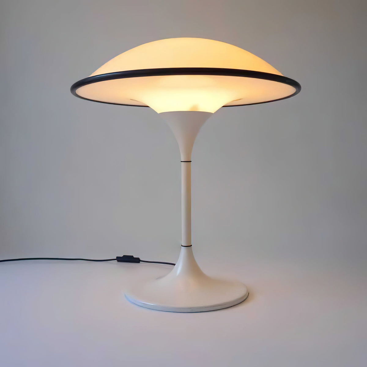 Revenor acryl futuristische tafellamp