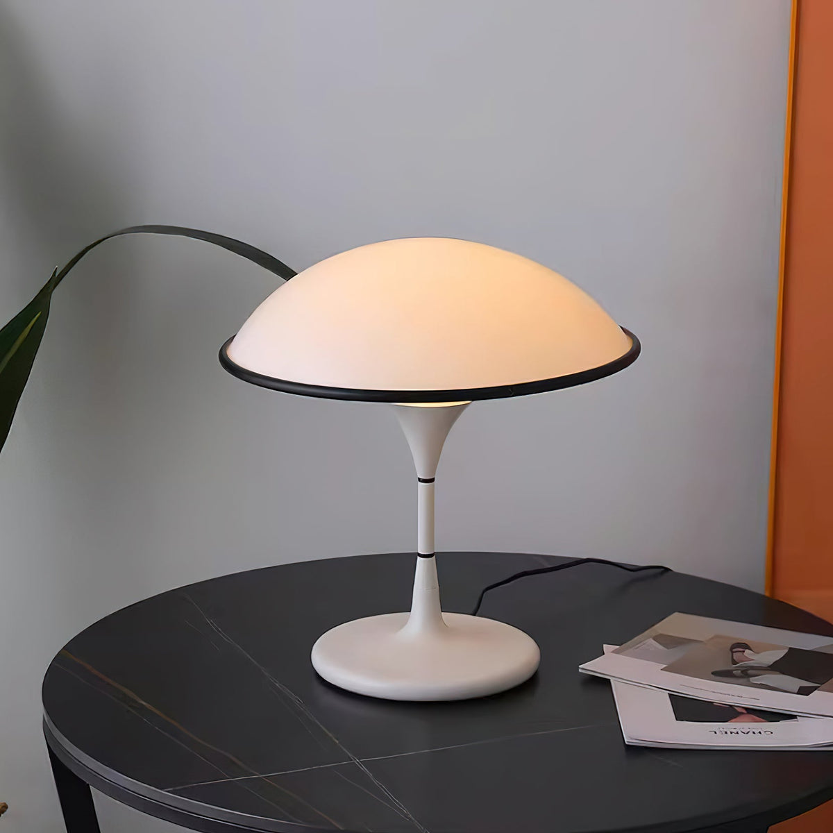 Revenor acryl futuristische tafellamp