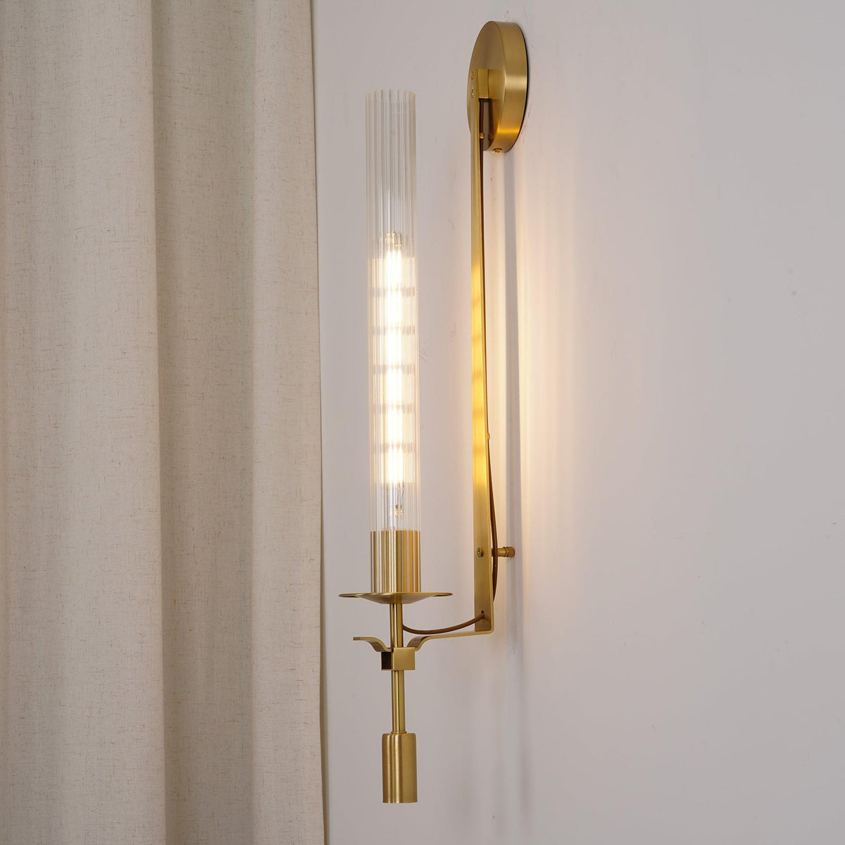 Veloora wandlamp messing Minimalistisch Geribbelde glas