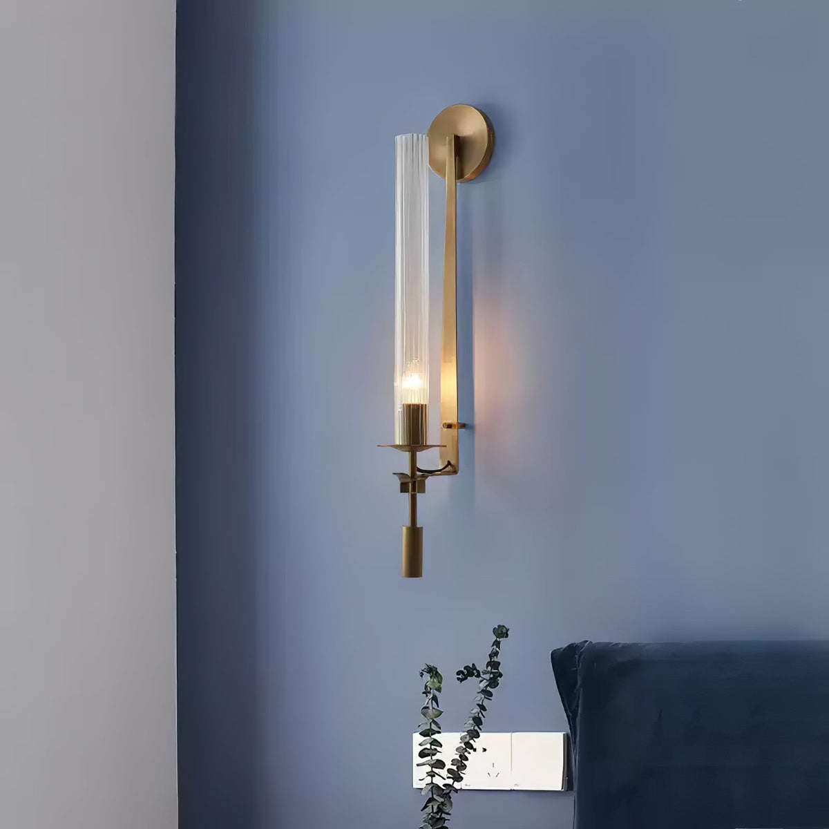 Veloora wandlamp messing Minimalistisch Geribbelde glas