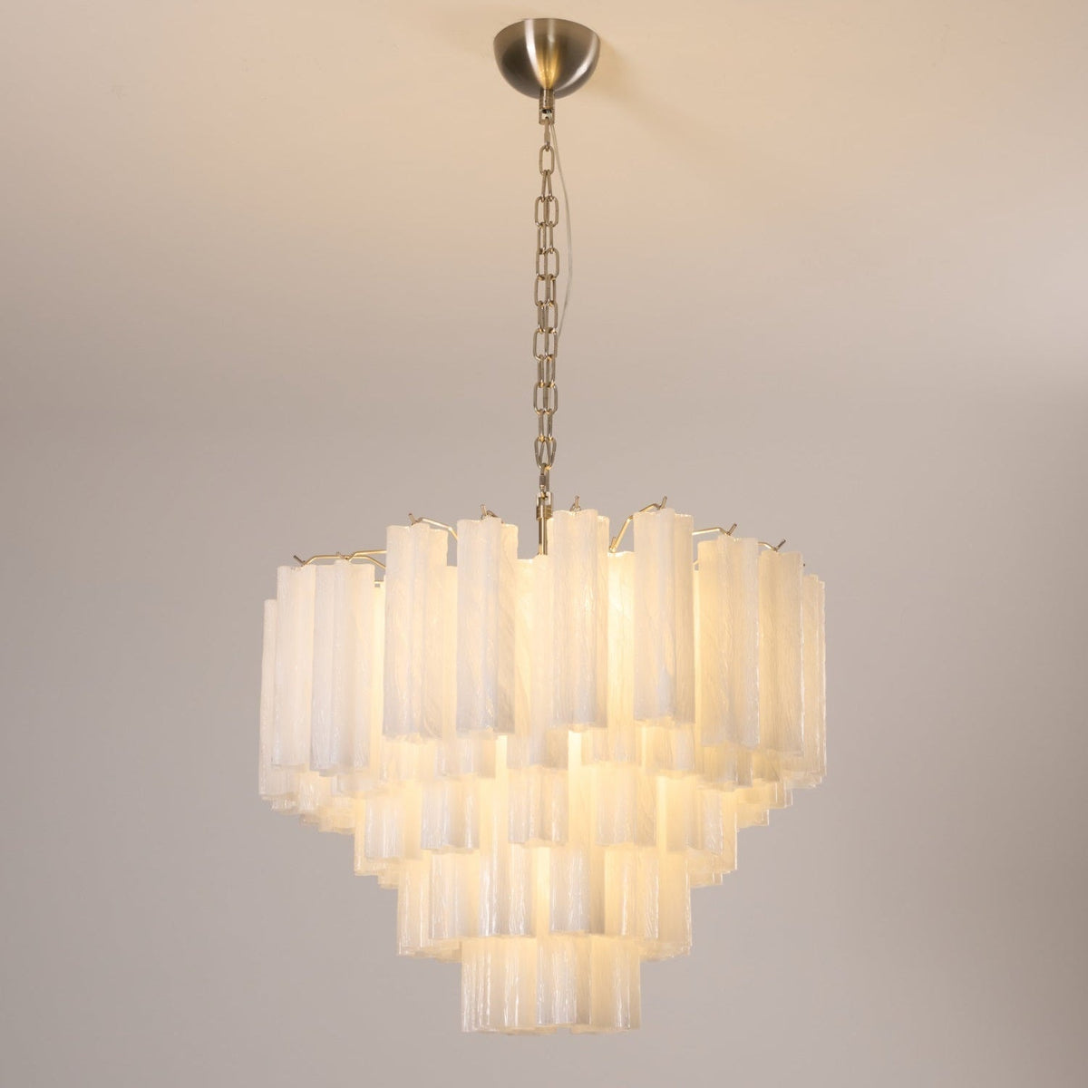 Velinaine kroonluchter met mat Murano-glas in gelaagd cascade-effect