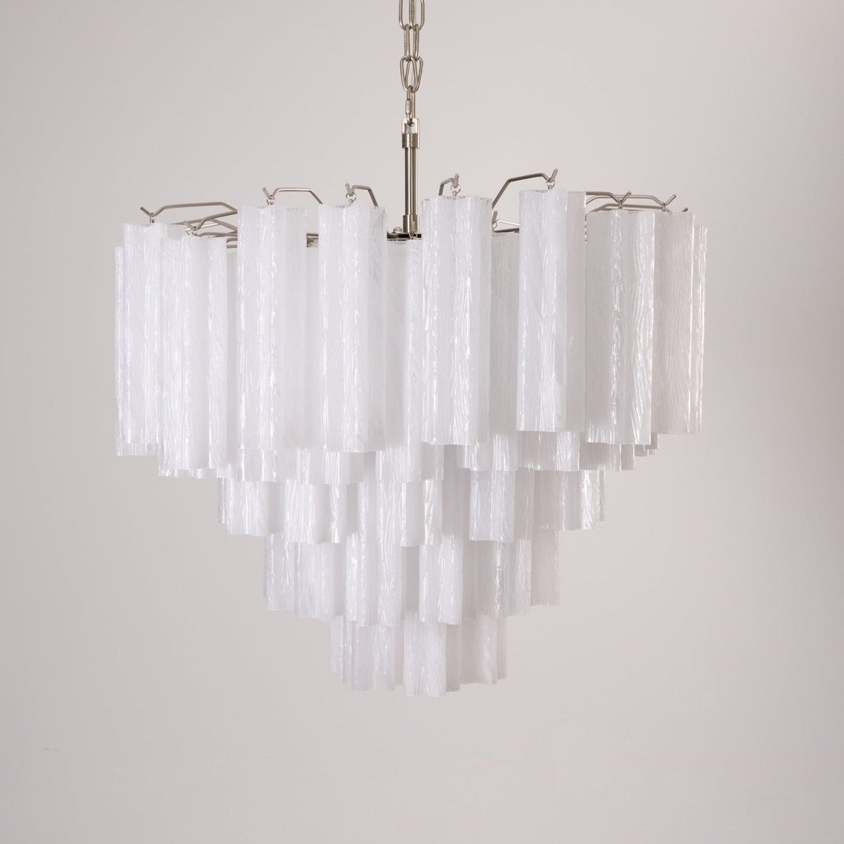 Velinaine kroonluchter met mat Murano-glas in gelaagd cascade-effect