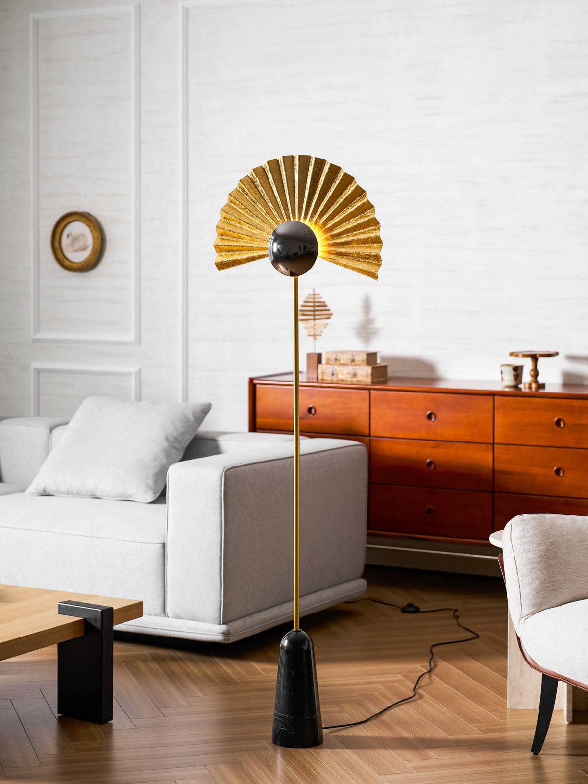 Solvaar vloerlamp met goudkleurige ventilatorkap