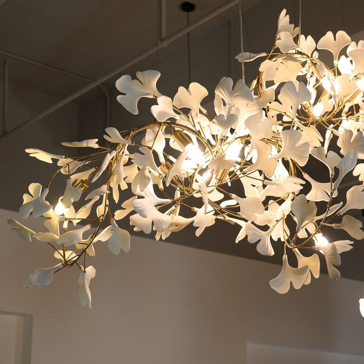 Ririxel hanglamp Gingko keramische bloemblaadjes goud