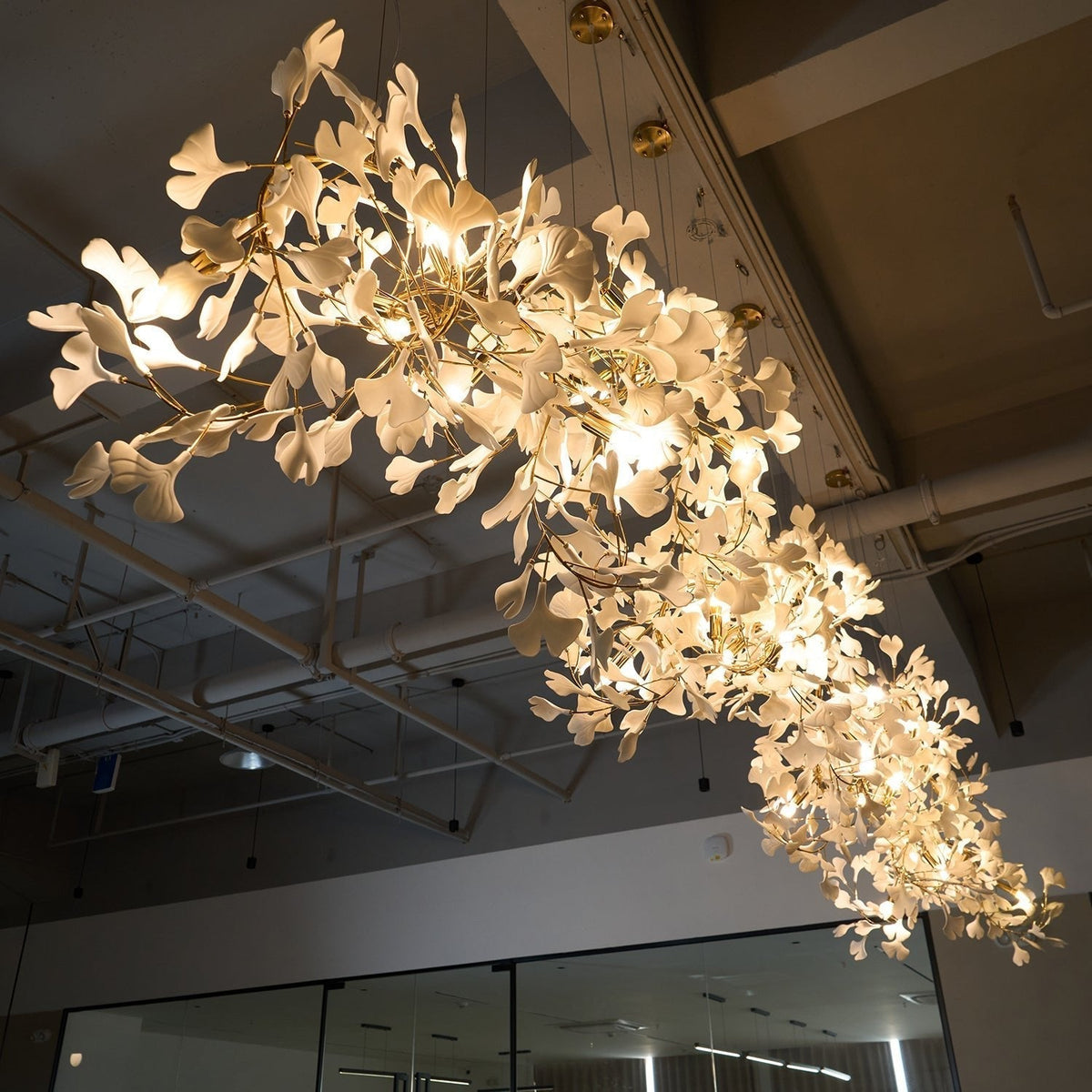 Ririxel hanglamp Gingko keramische bloemblaadjes goud
