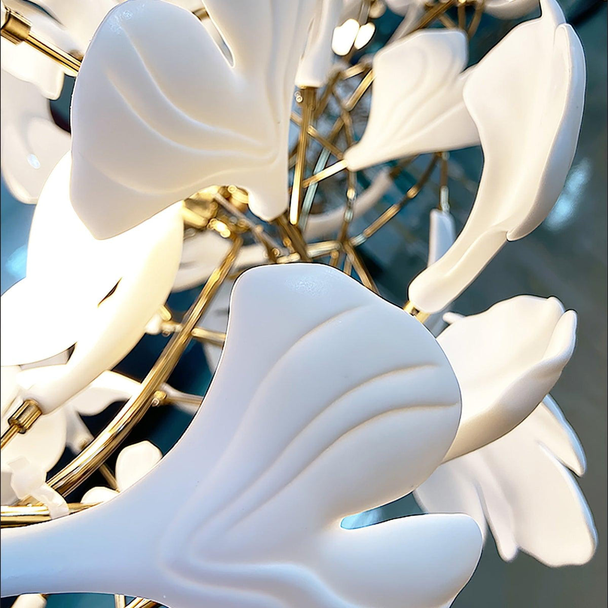 Calix Kroonluchter Frame Keramisch Gingko Bladkap Wit Goud Modern