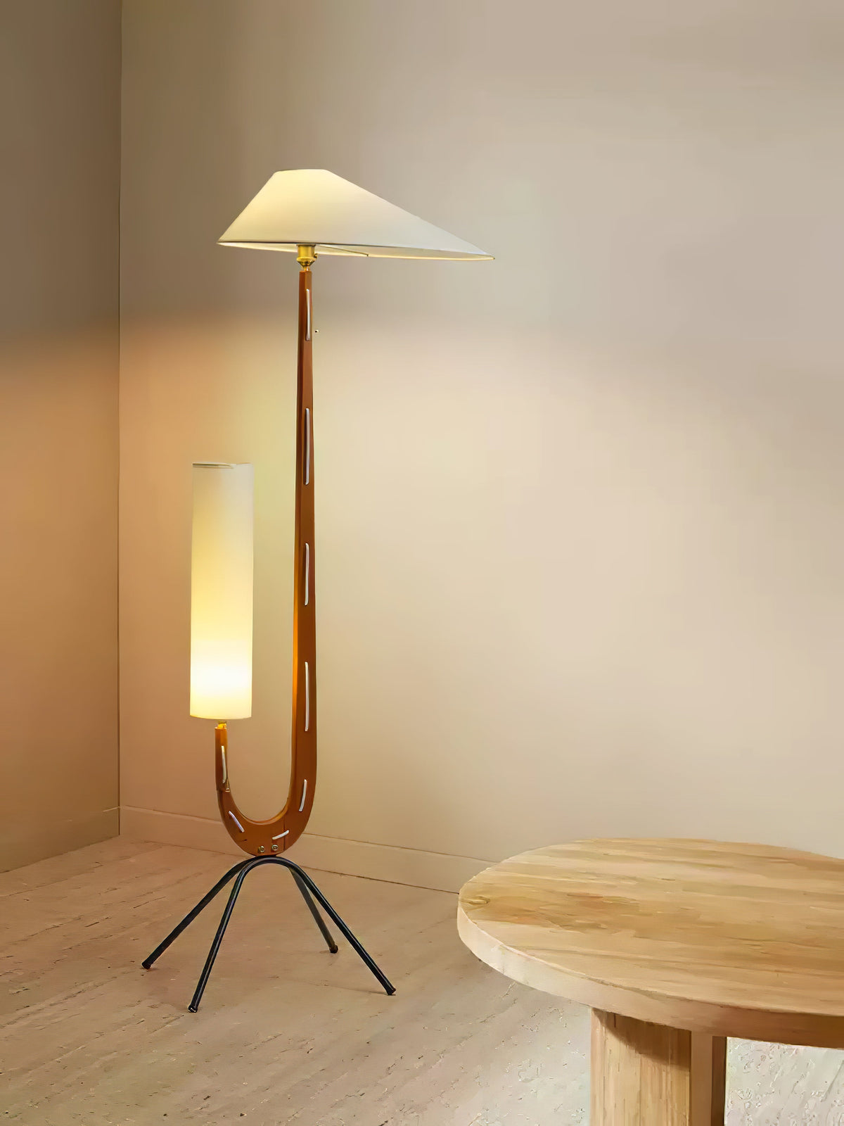 Novael vloerlamp van stof in Scandinavische stijl