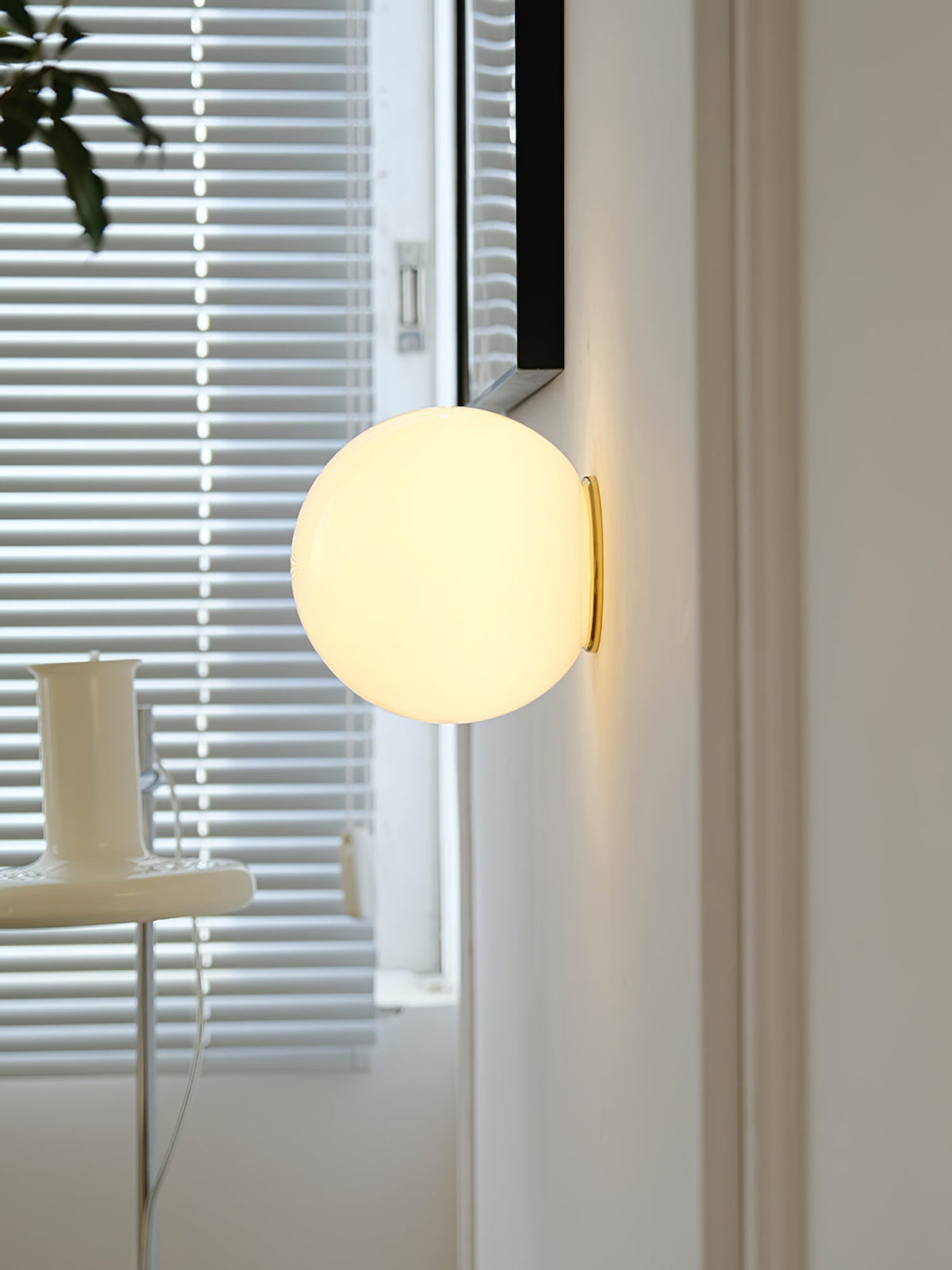 Celorira Moderne minimalistische mini-orb wandlamp van glas
