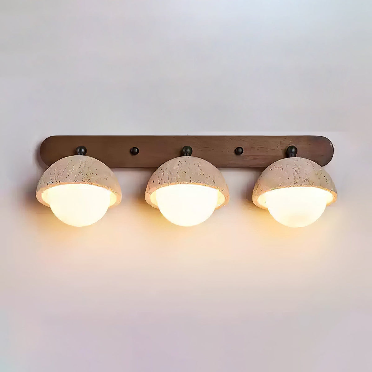 Cavix wandlamp met halve maan van geel travertin en walnoothout