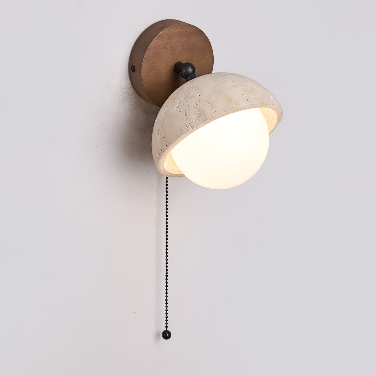 Cavix wandlamp met halve maan van geel travertin en walnoothout
