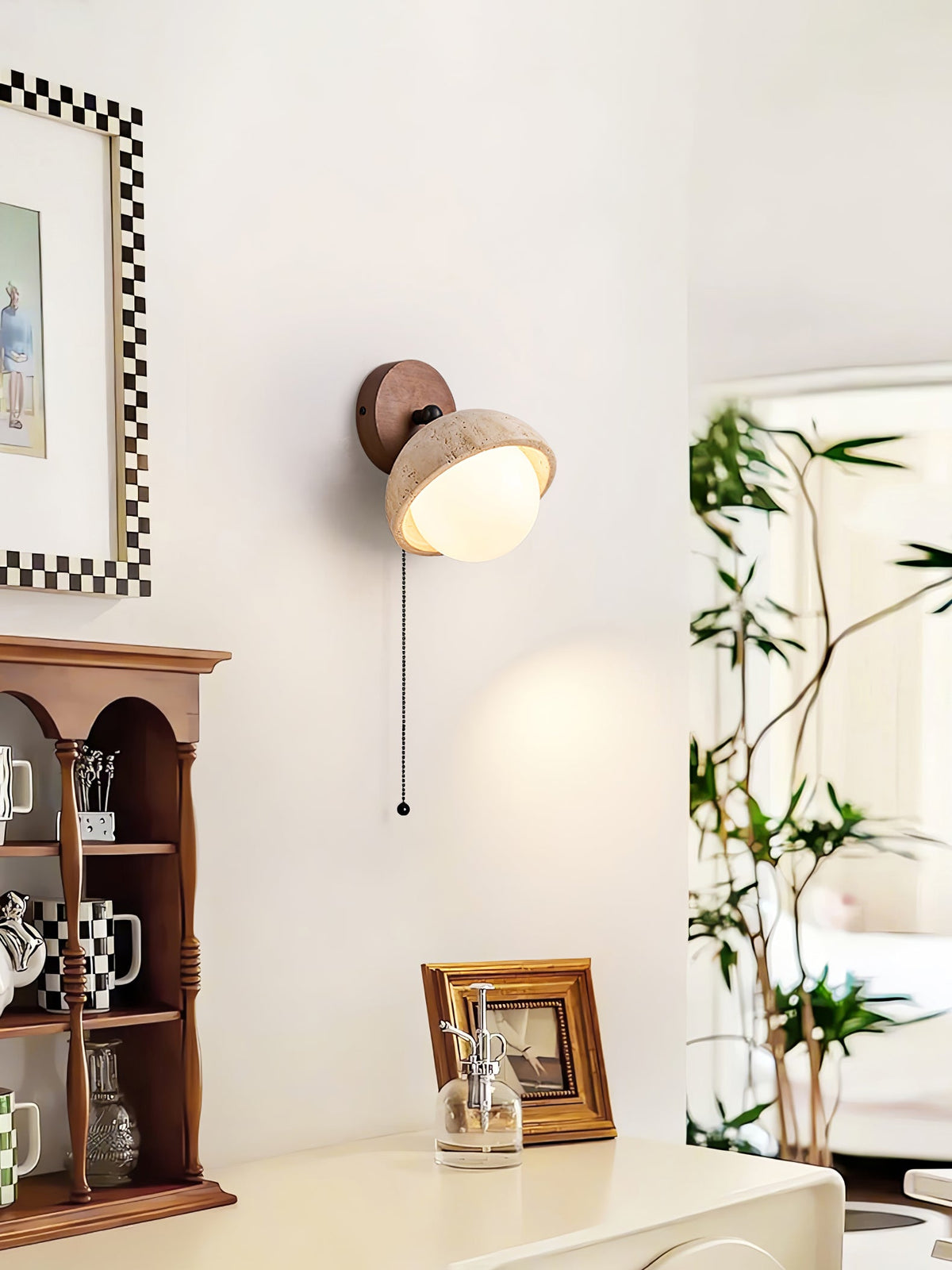 Cavix wandlamp met halve maan van geel travertin en walnoothout