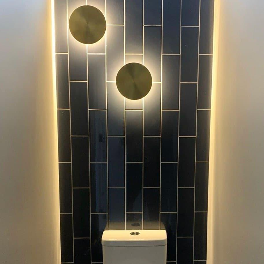 Phelan wandlamp van messing met minimalistisch ontwerp