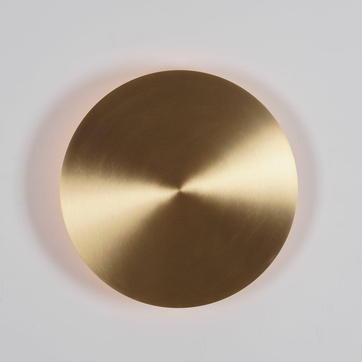 Phelan wandlamp van messing met minimalistisch ontwerp