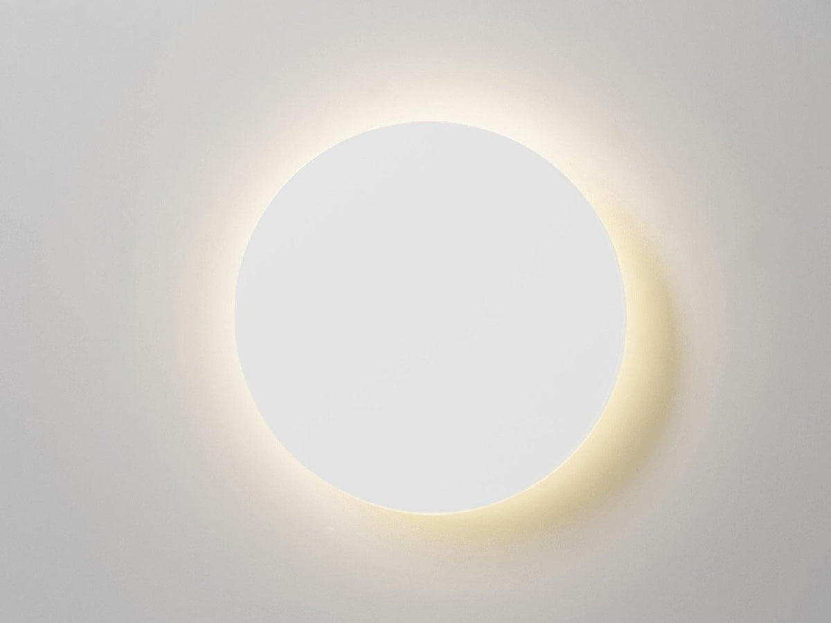 Phelan wandlamp van messing met minimalistisch ontwerp