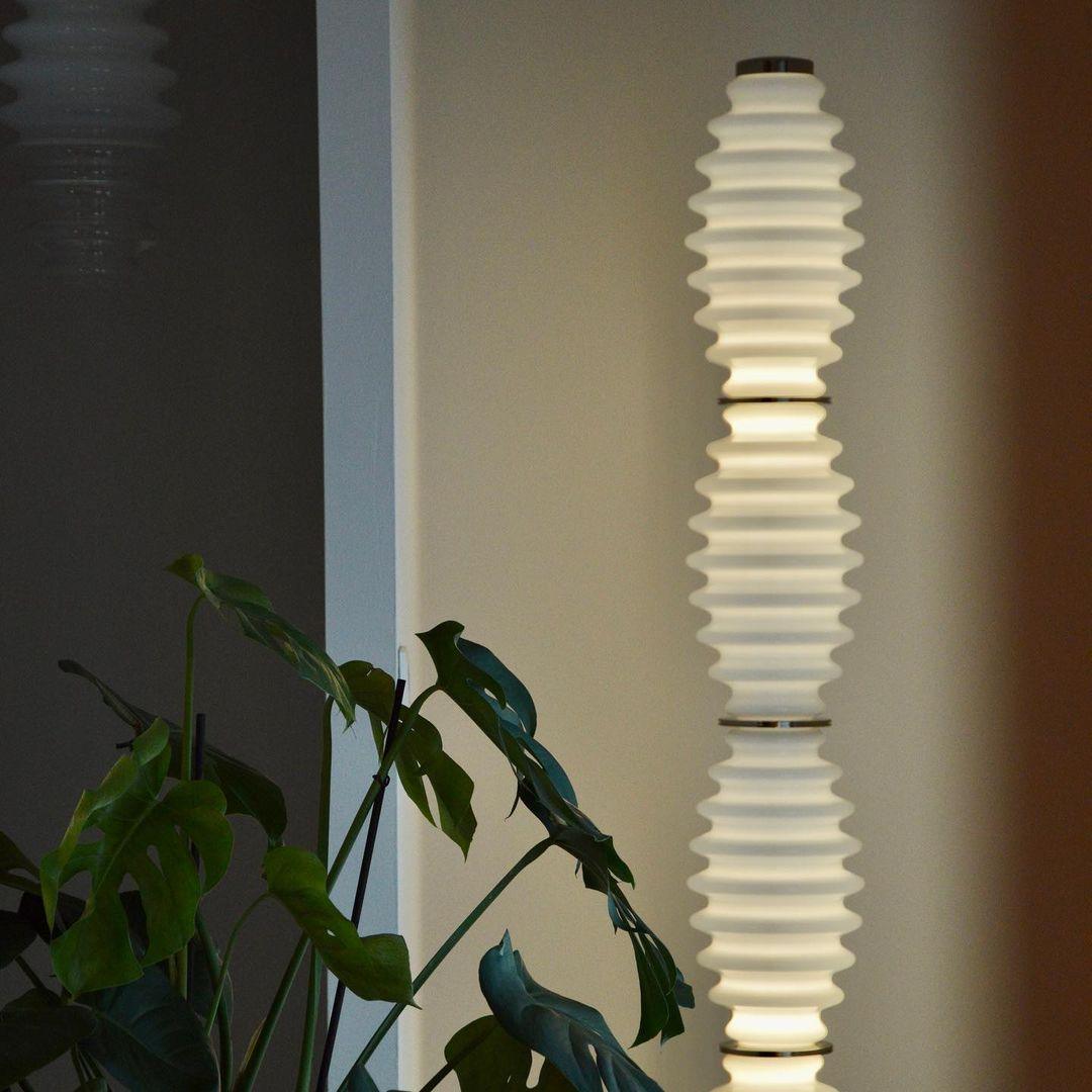 Celerine moderne vloerlamp met glazen kap