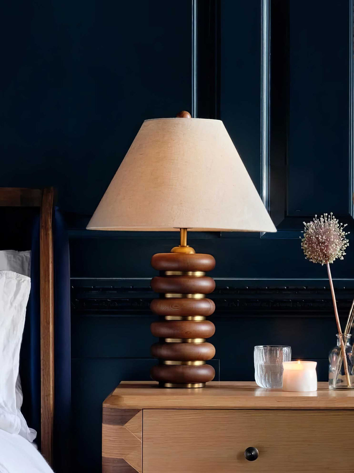 Rinalia Minimalistische tafellamp van walnoot