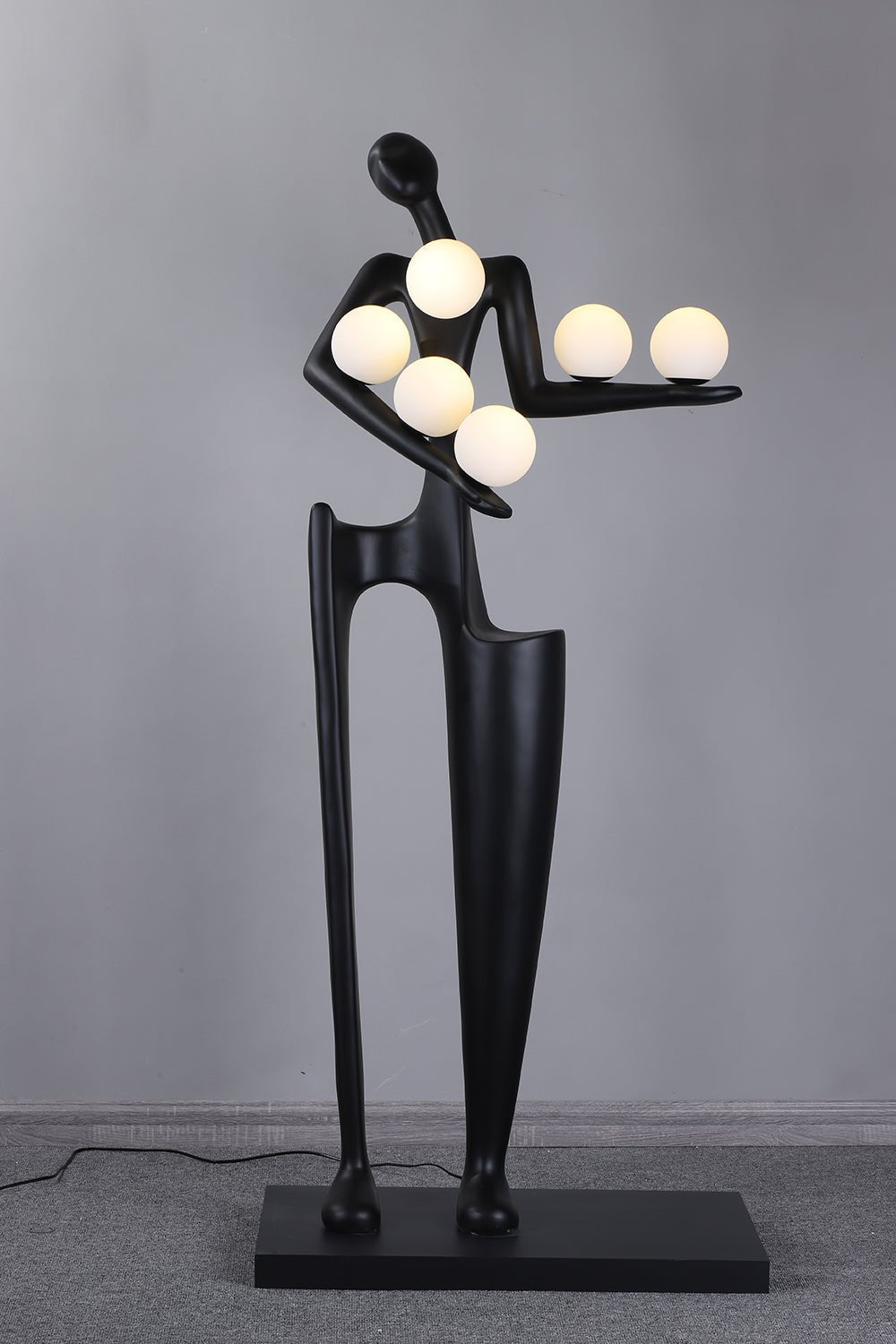 Viraeette kunststof vloerlamp in artistiek ontwerp