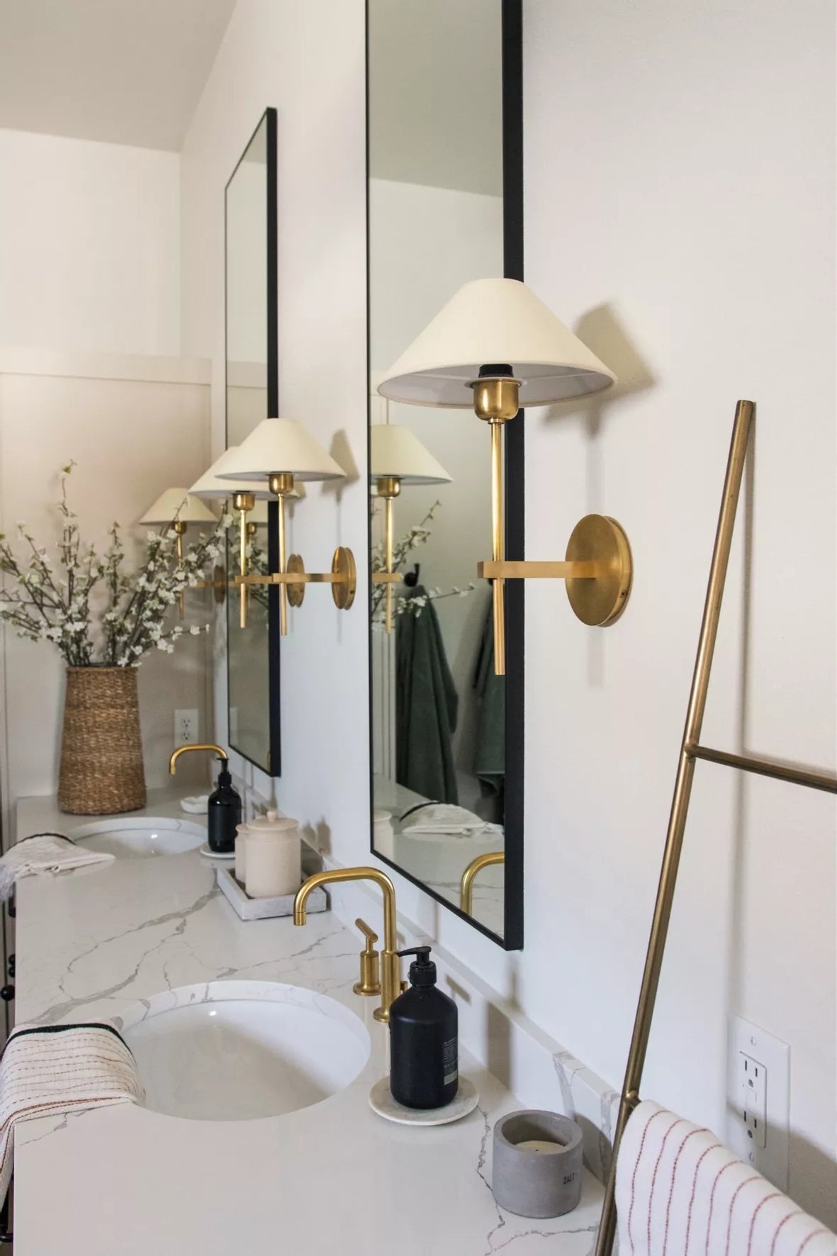 Orelisira wandlamp