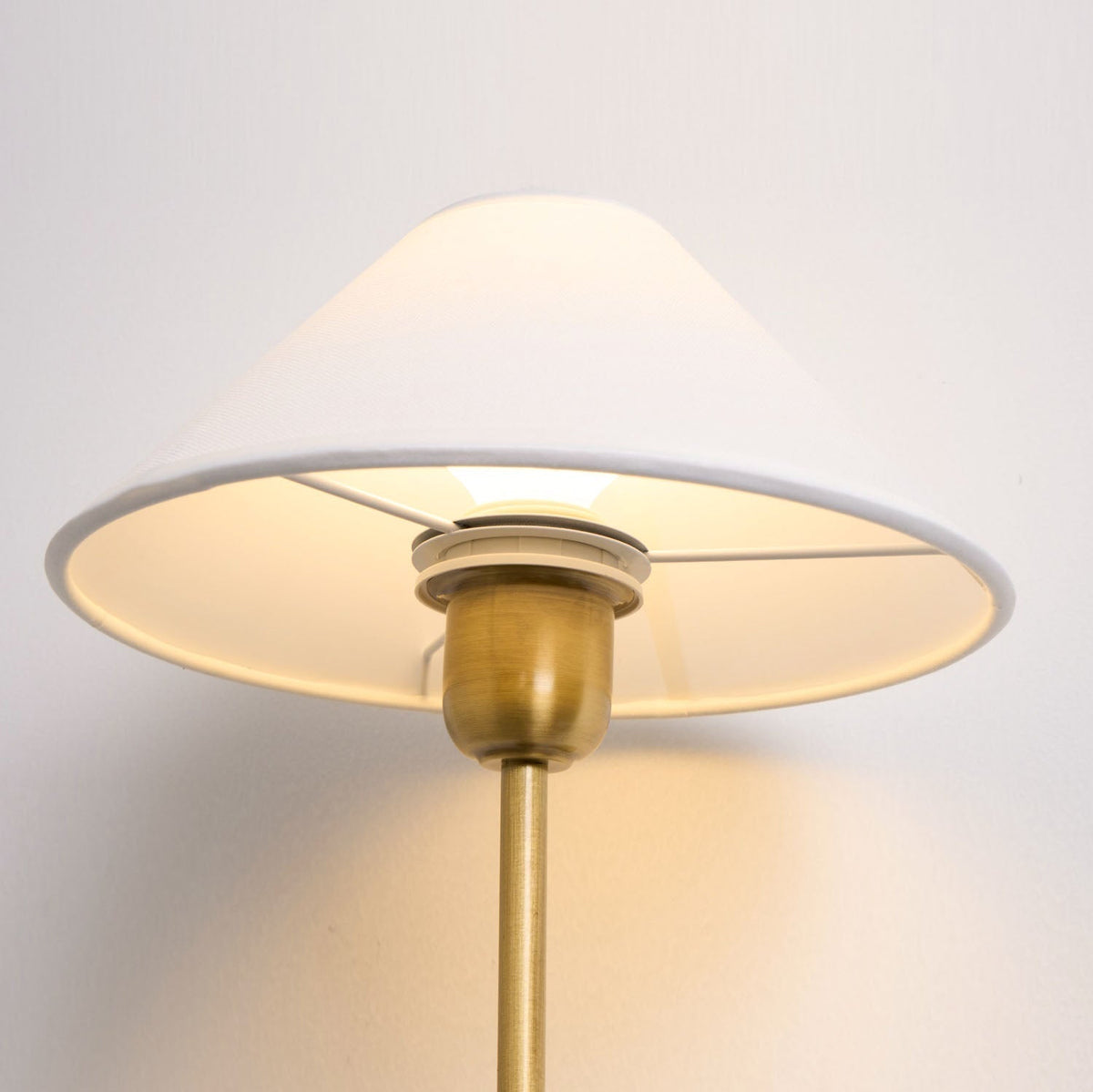 Orelisira wandlamp
