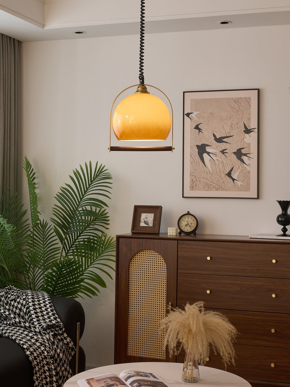 Halcyon Moderne hanglamp van hout met minimalistische boog