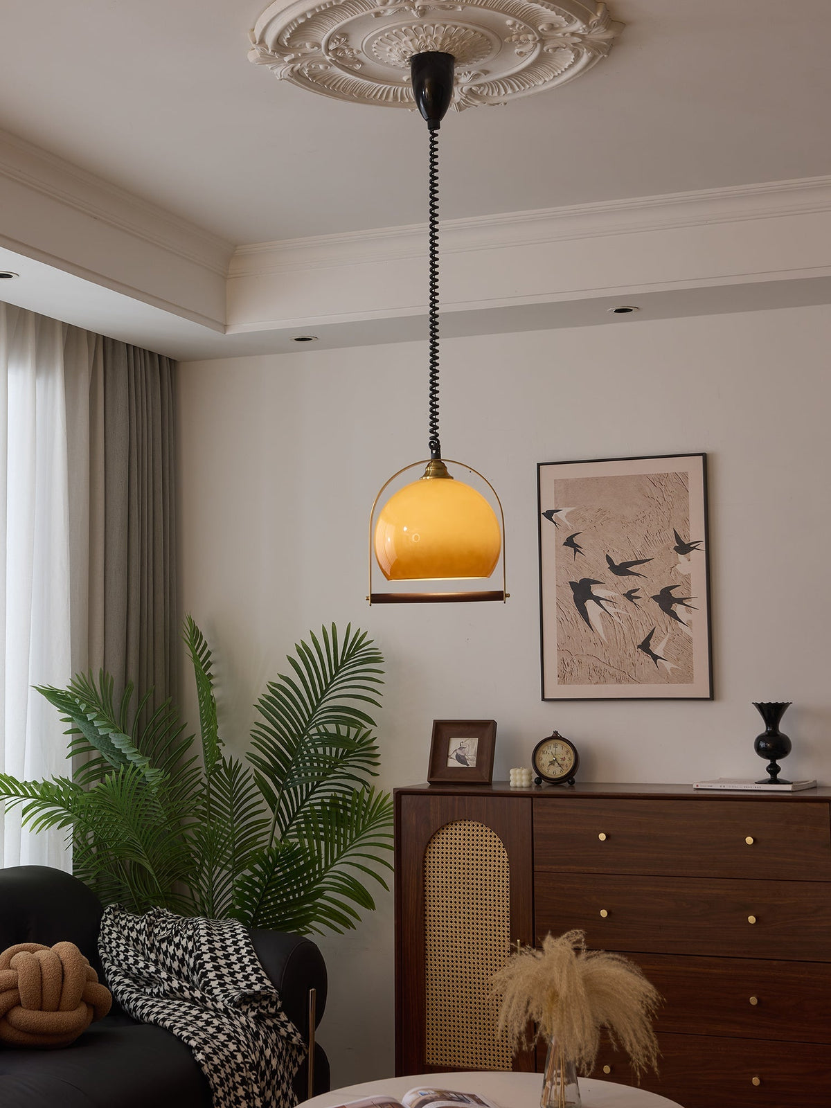 Halcyon Moderne hanglamp van hout met minimalistische boog