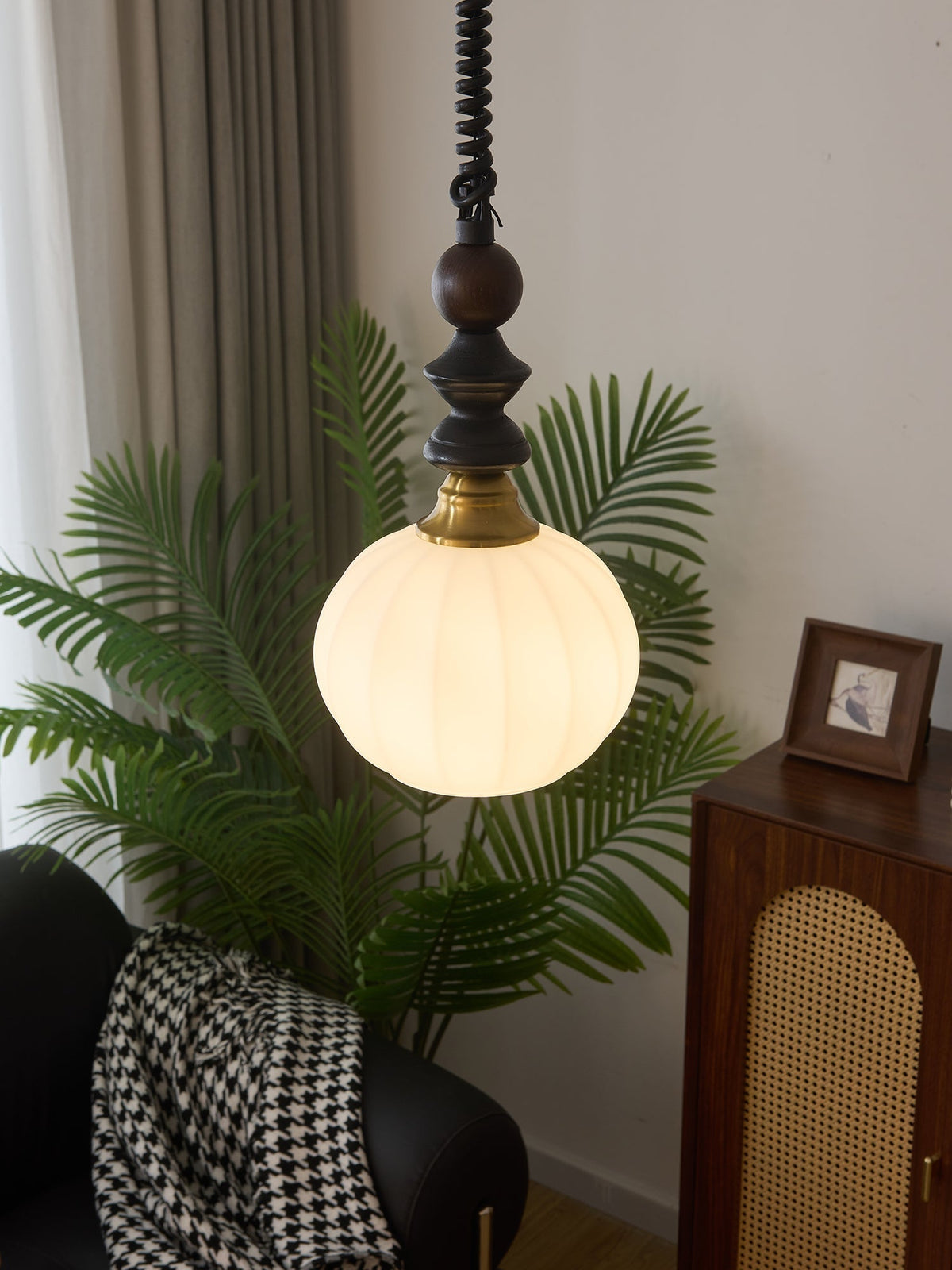 Halcyon Moderne hanglamp van hout met minimalistische boog