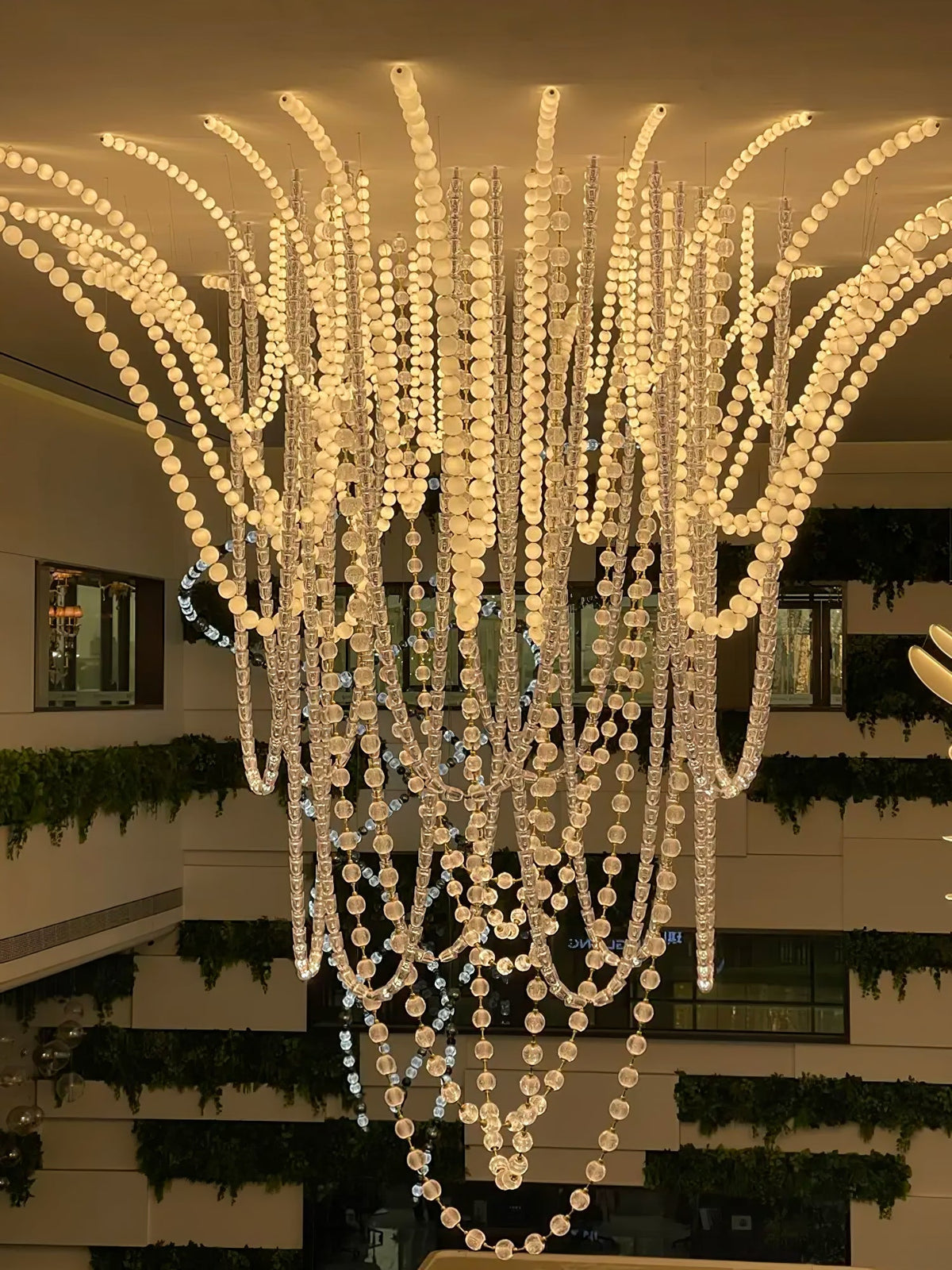PearlCascade kroonluchter van glasparels