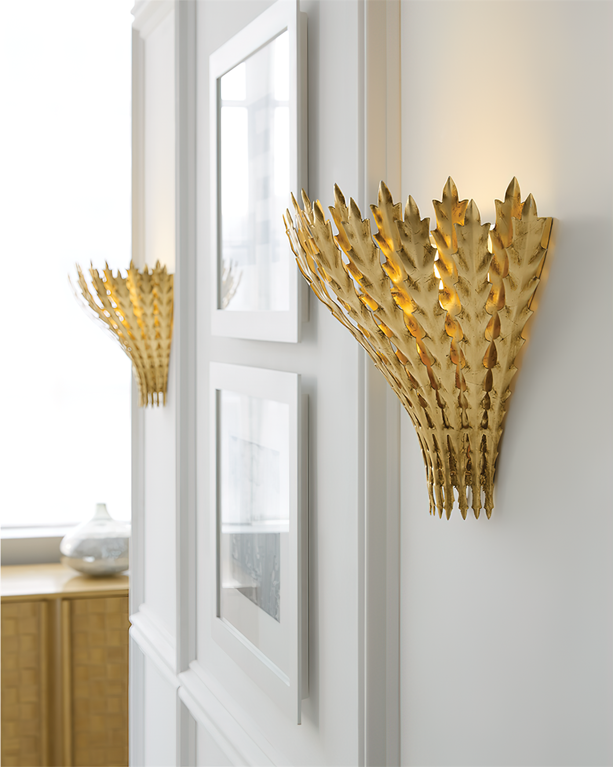 Hampton wandlamp met handgemaakte bladmotief en elegante afwerking