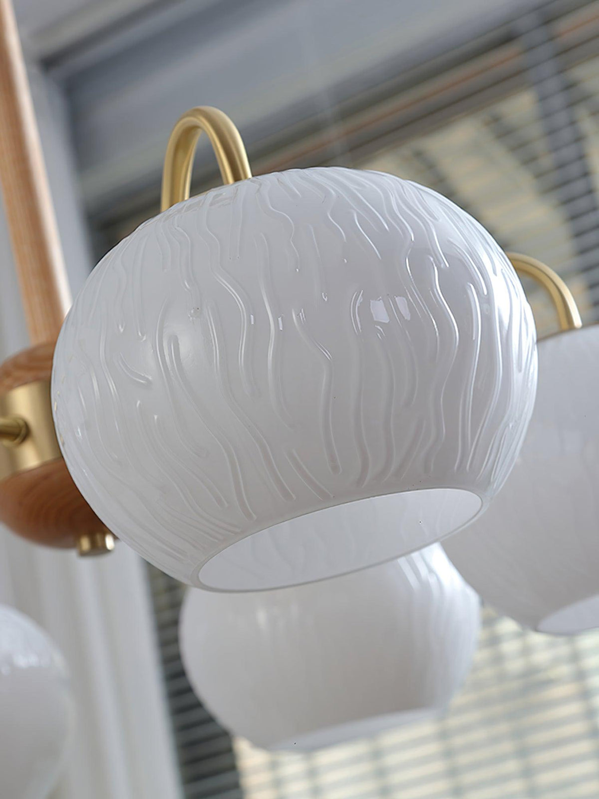 Elyra elegante kroonluchter met houten accenten