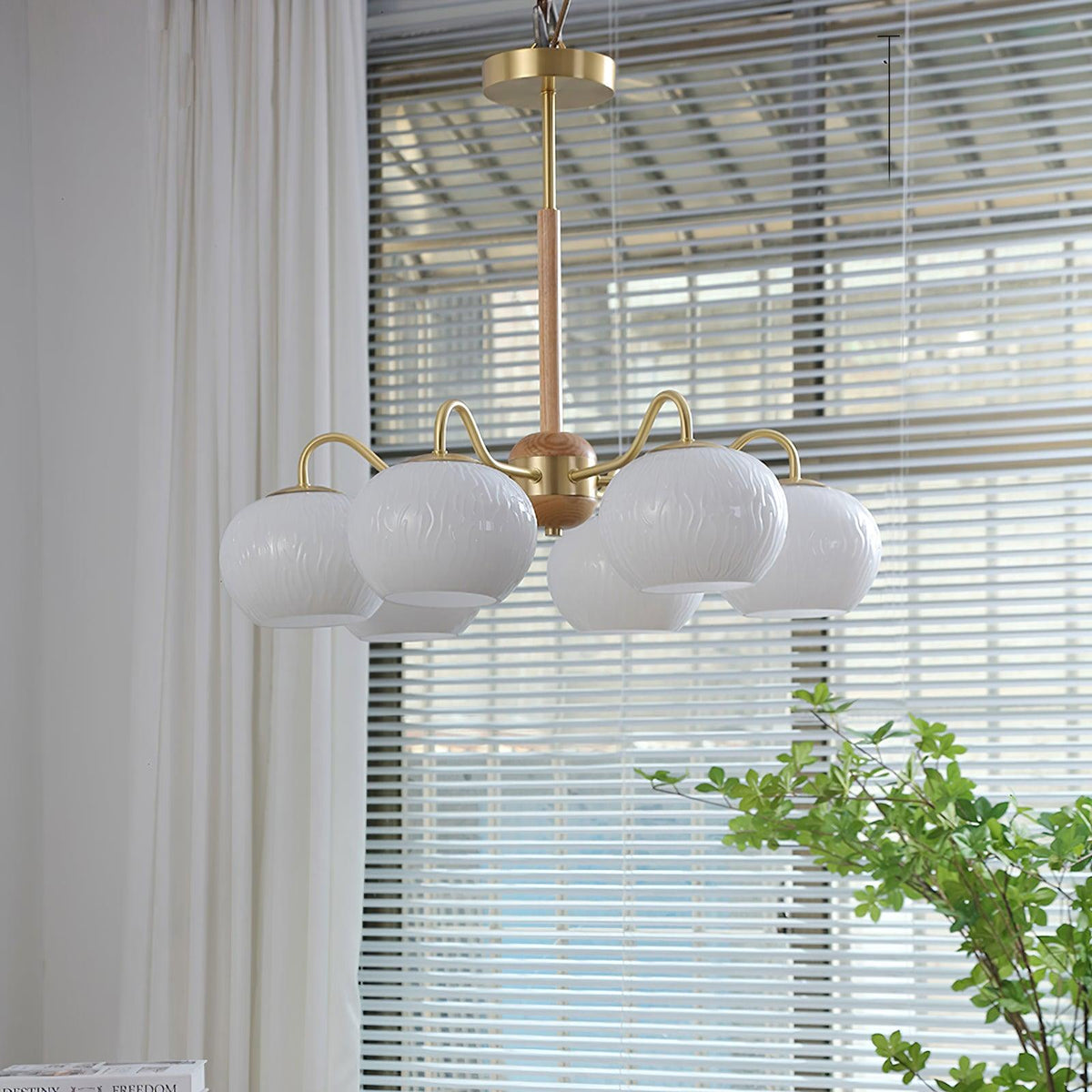 Elyra elegante kroonluchter met houten accenten