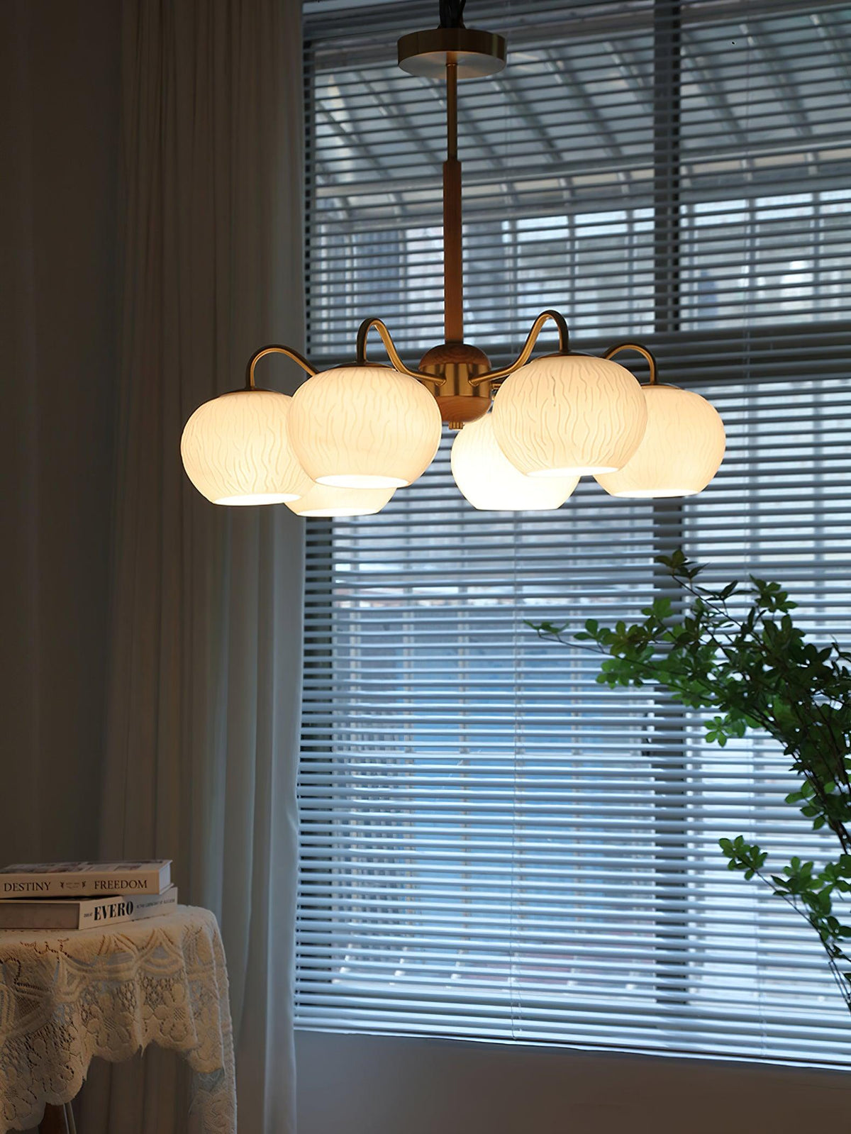 Elyra elegante kroonluchter met houten accenten
