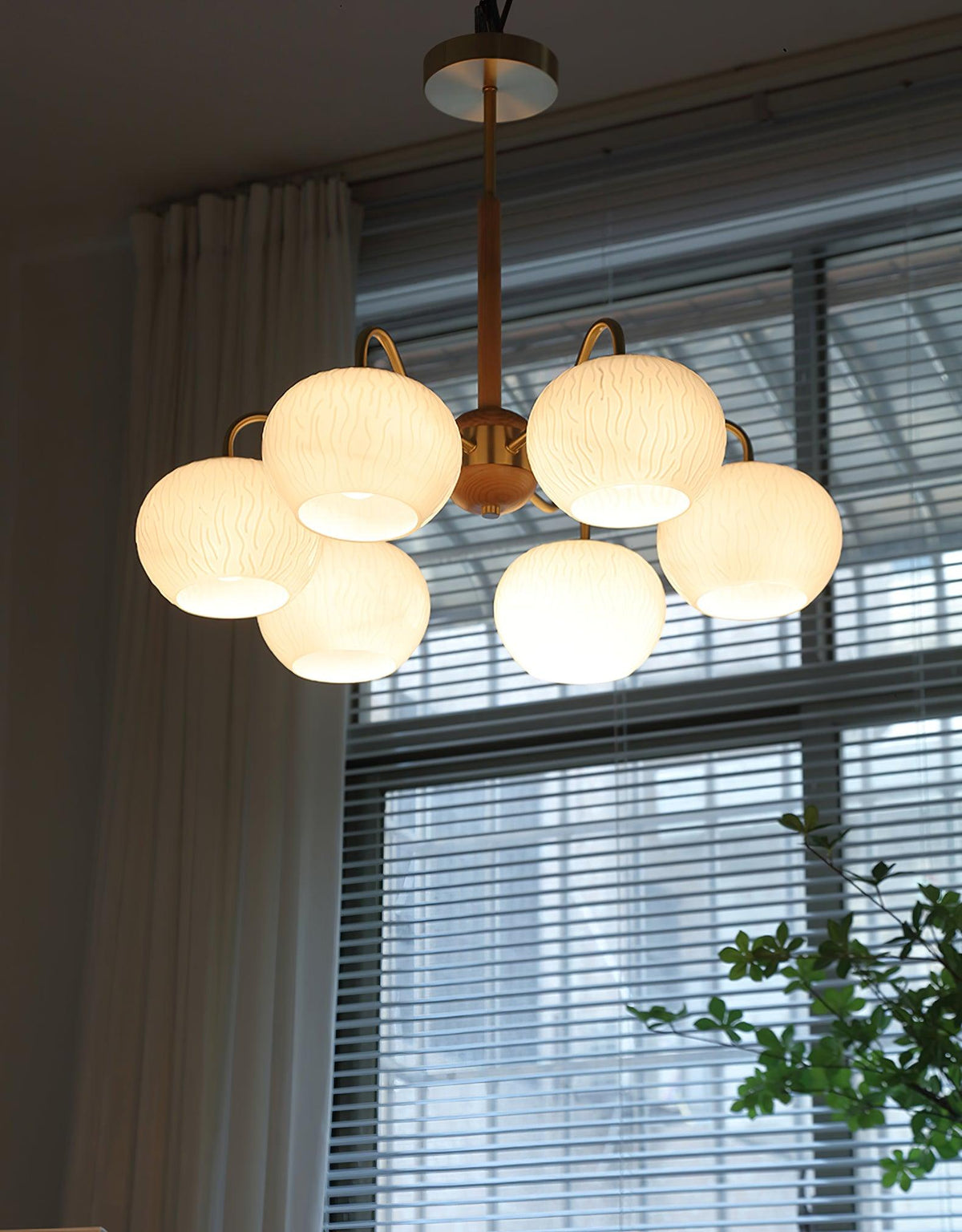 Elyra elegante kroonluchter met houten accenten
