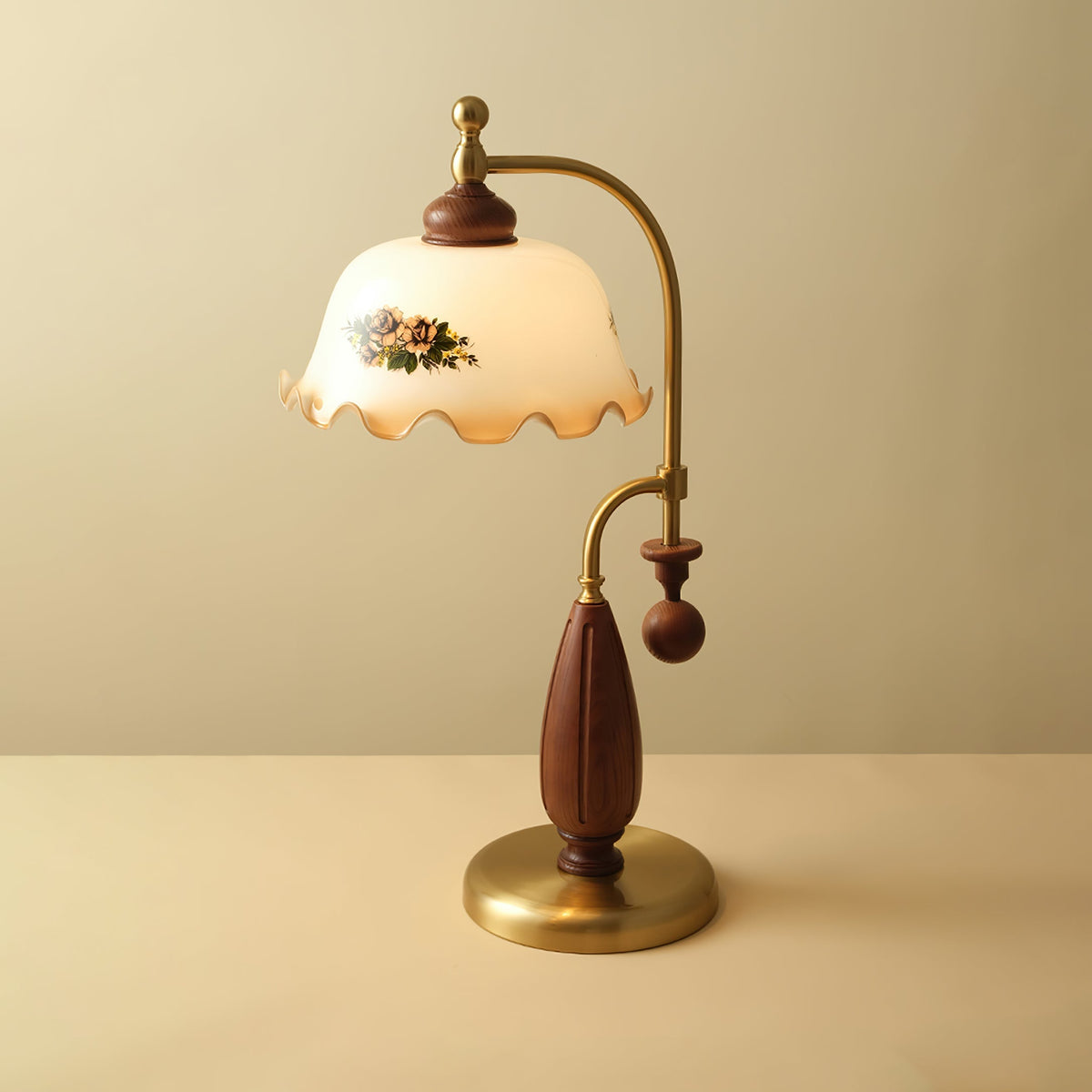 Sylorette tafellamp van walnoothout in vintage stijl