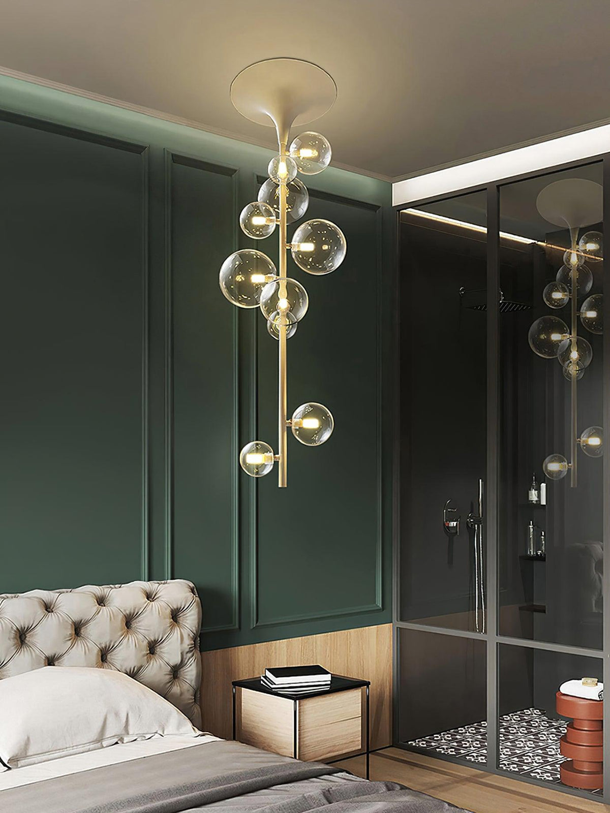 Celeina hanglamp van messing met cascaderend glas voor de gang