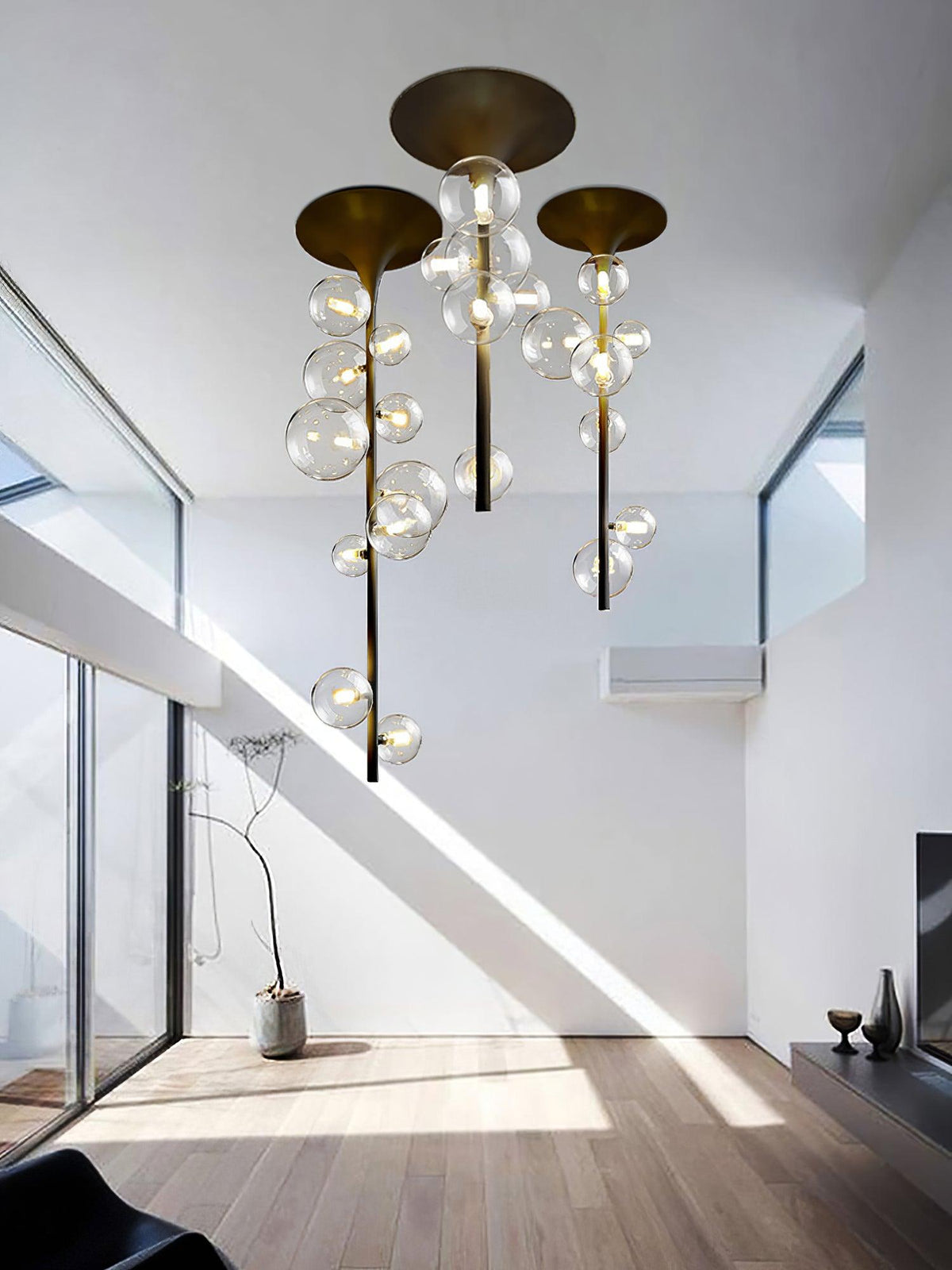 Celeina hanglamp van messing met cascaderend glas voor de gang