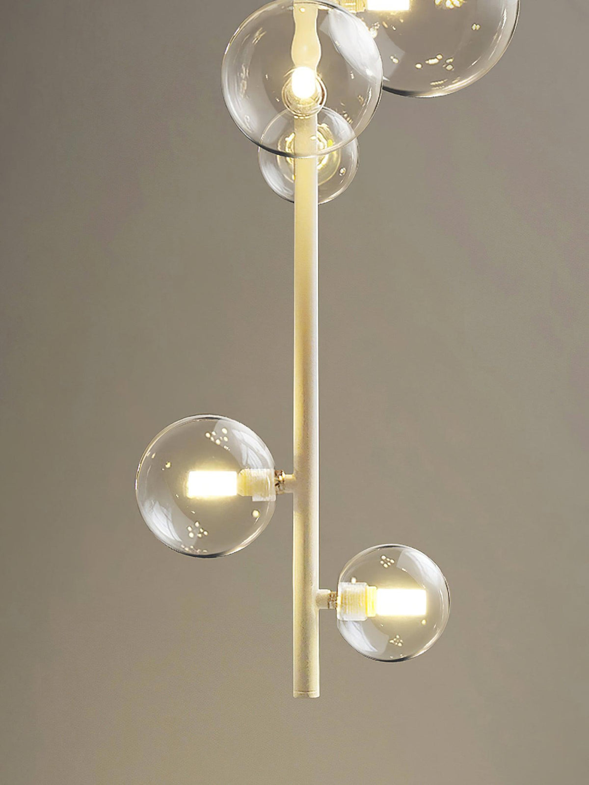 Celeina hanglamp van messing met cascaderend glas voor de gang