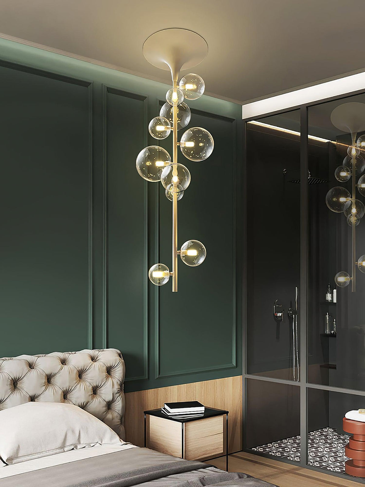 Celeina hanglamp van messing met cascaderend glas voor de gang