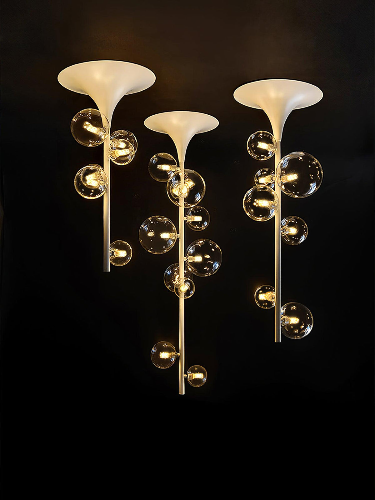 Celeina hanglamp van messing met cascaderend glas voor de gang