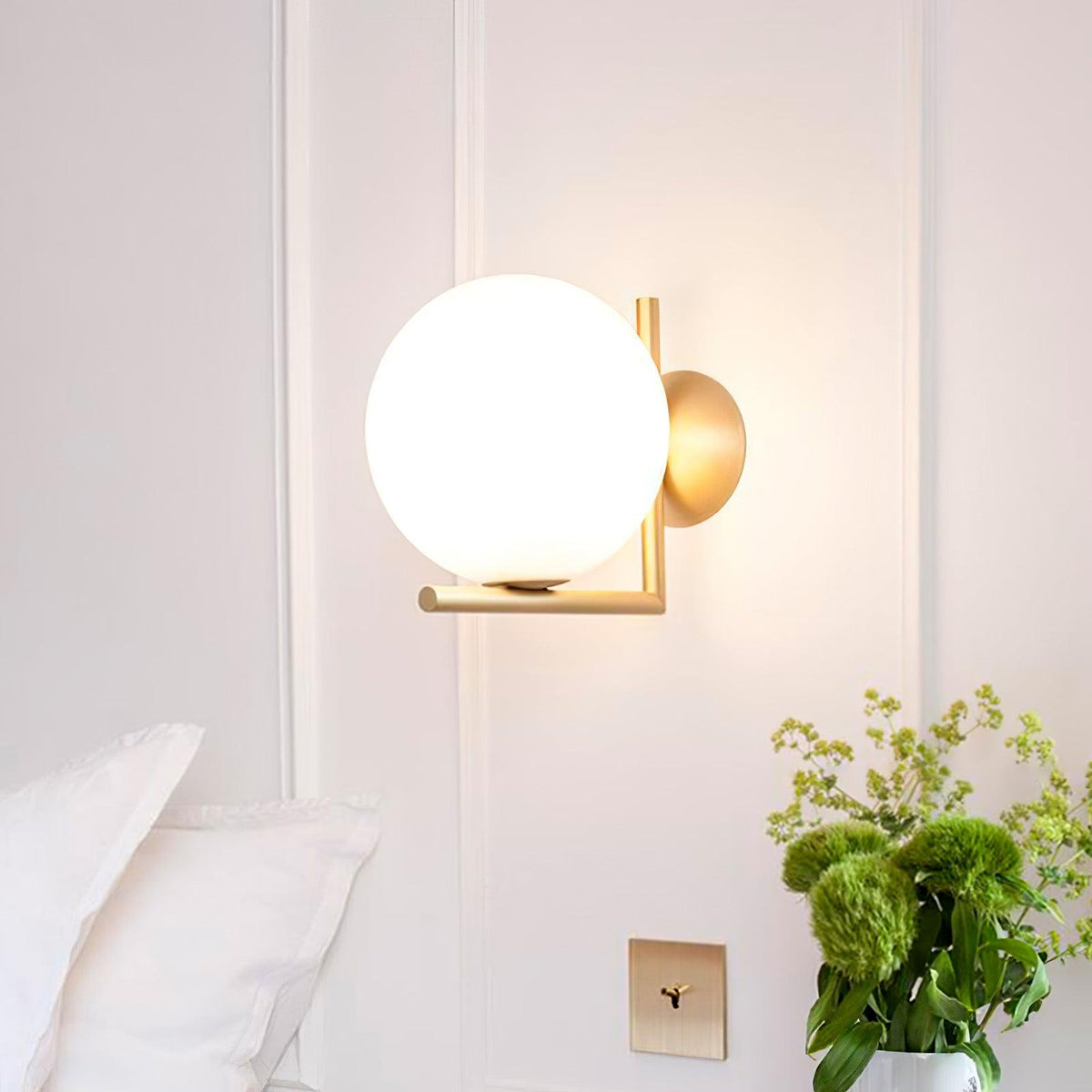 Joanna moderne minimalistische wandlamp van melkglas