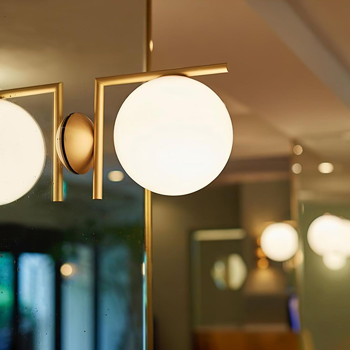 Joanna moderne minimalistische wandlamp van melkglas
